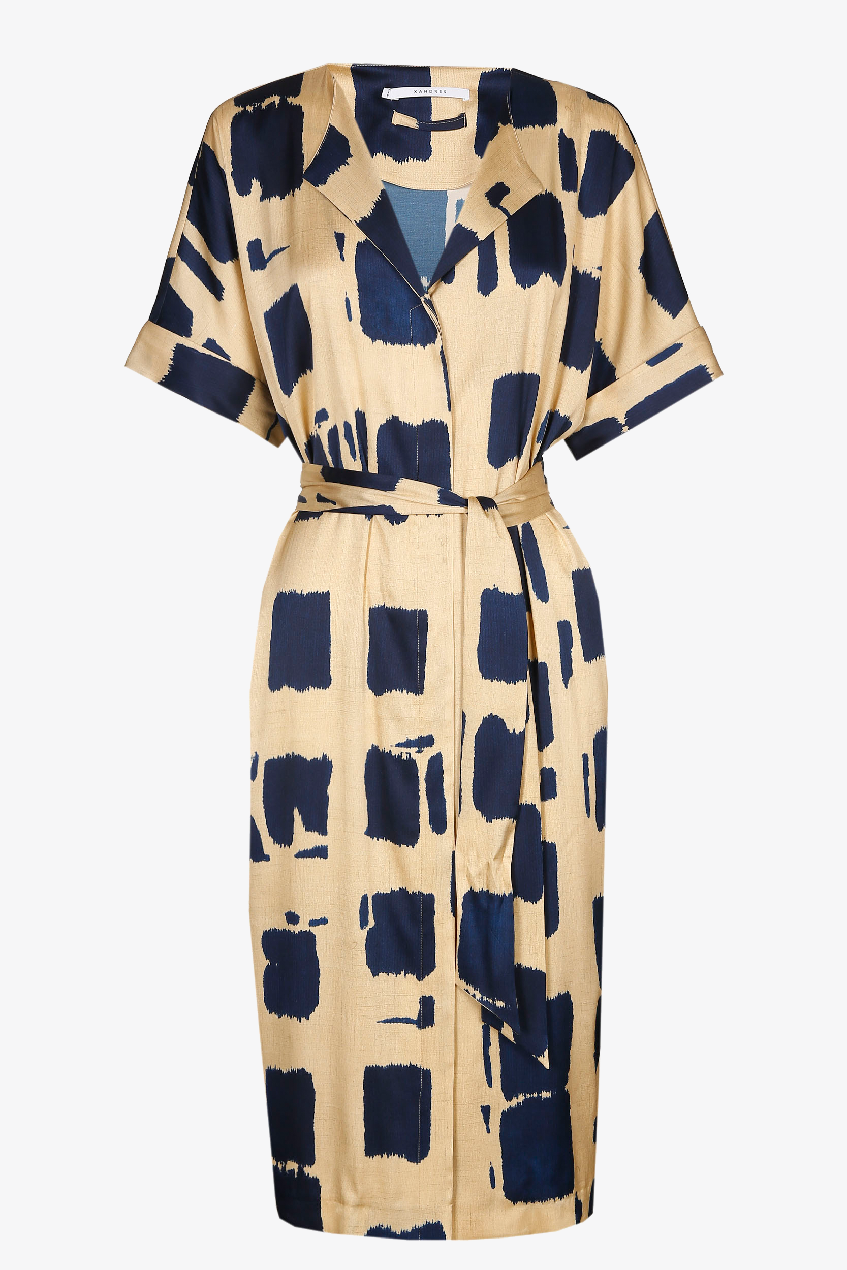Wide dress with belt