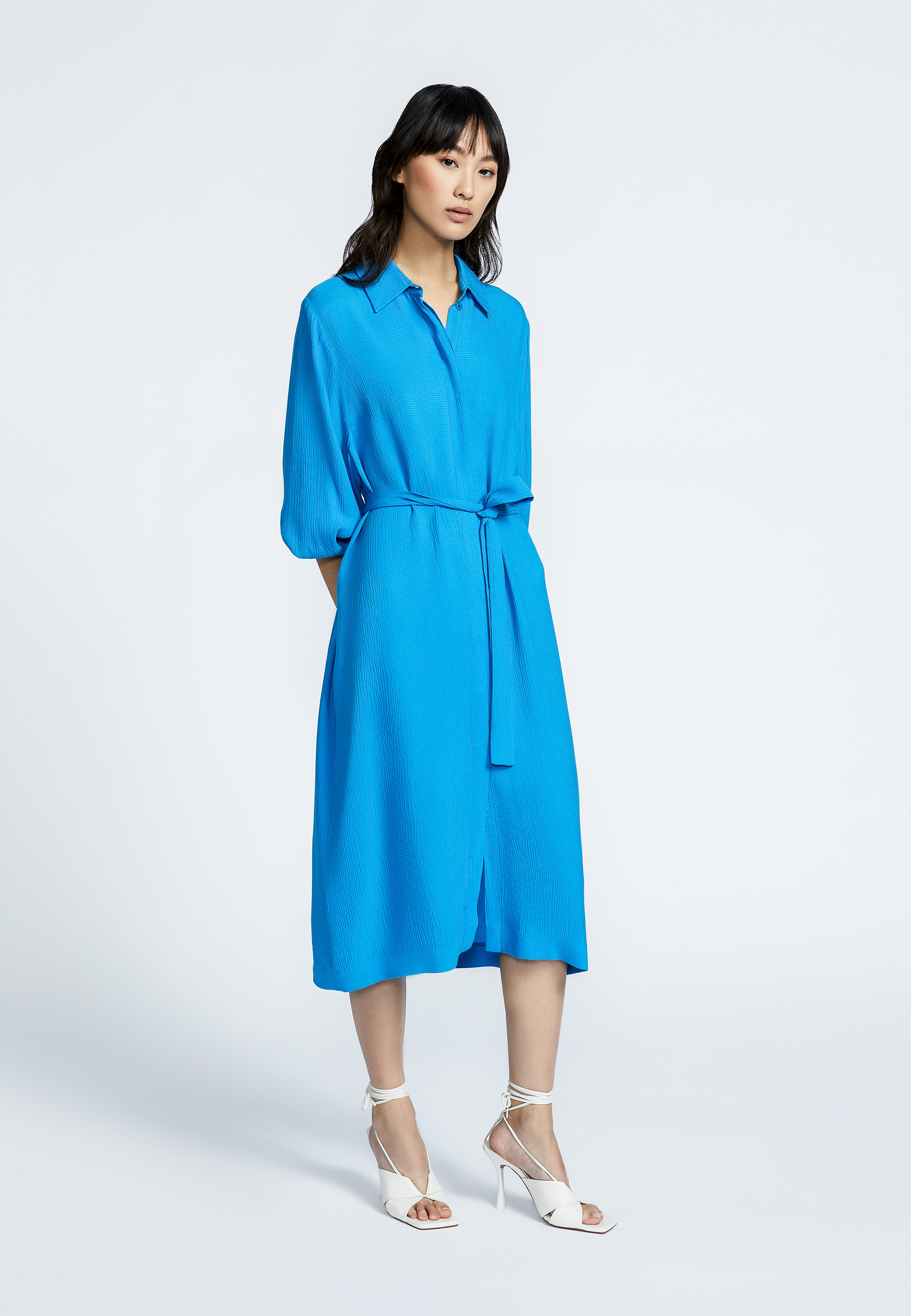 Flowing dress with sash