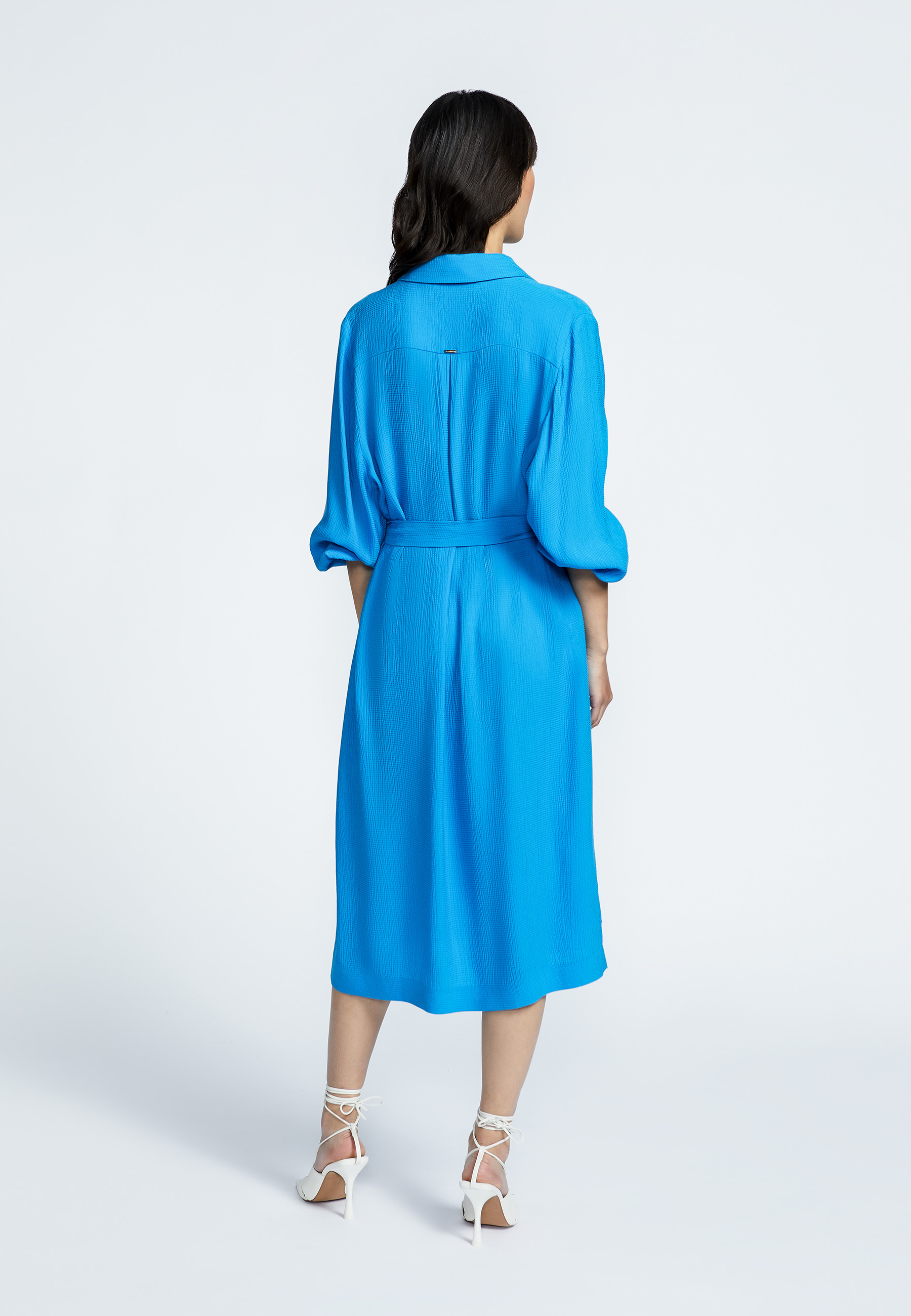 Flowing dress with sash