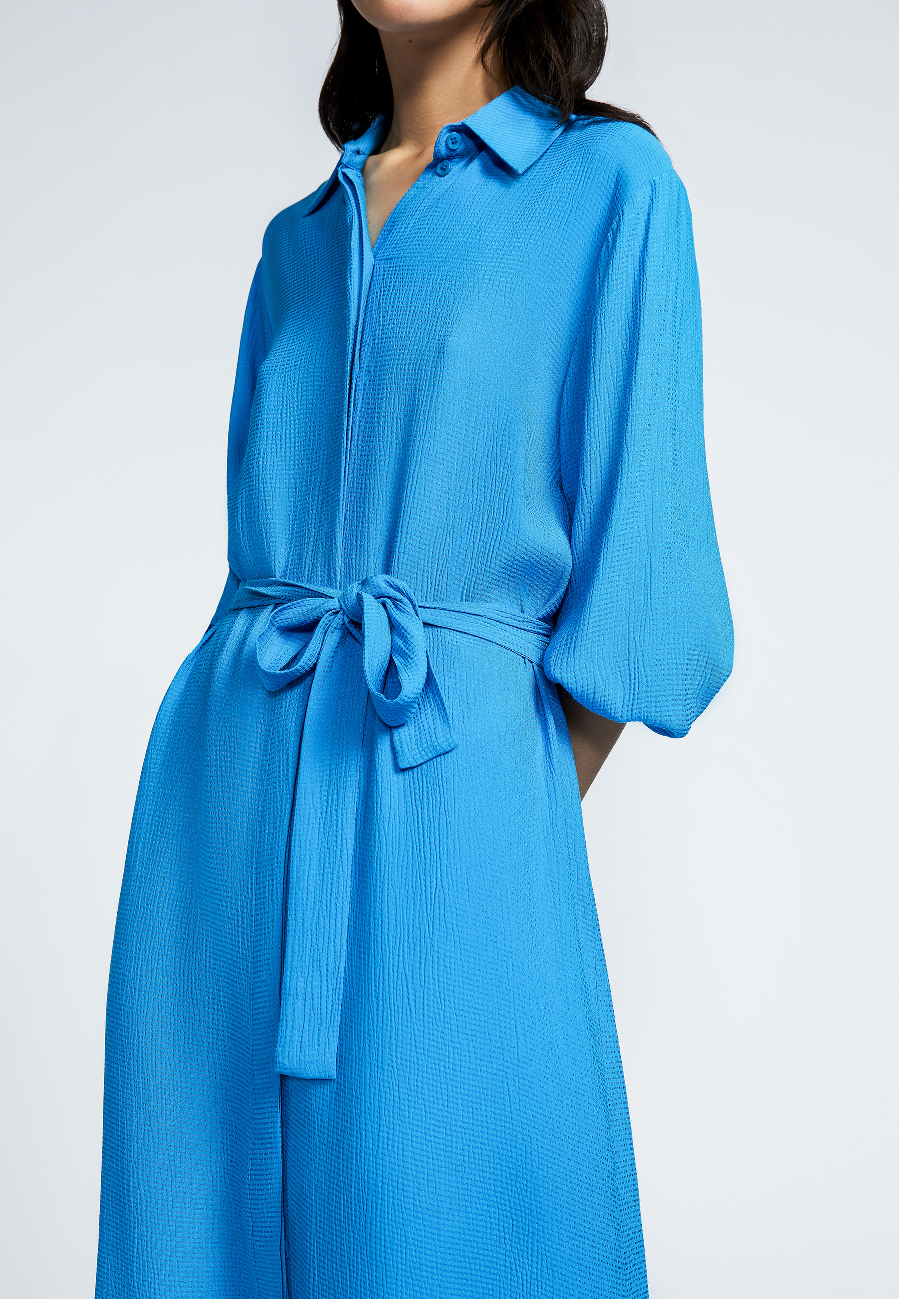 Flowing dress with sash
