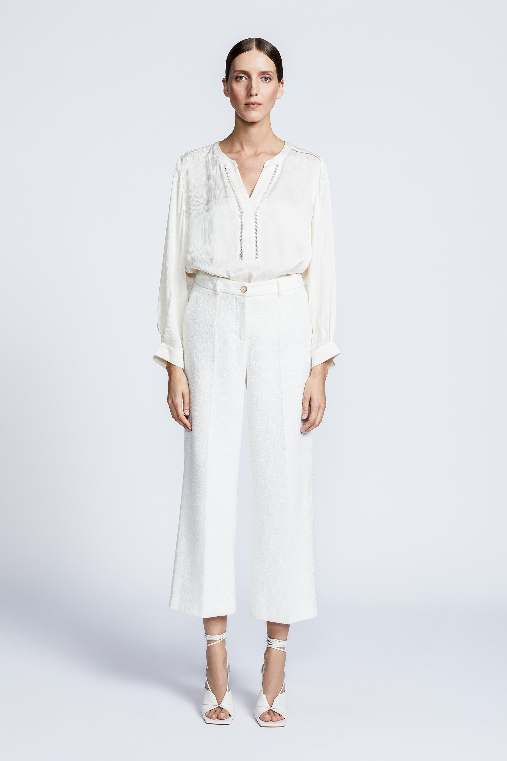 Summery blouse with V-neck