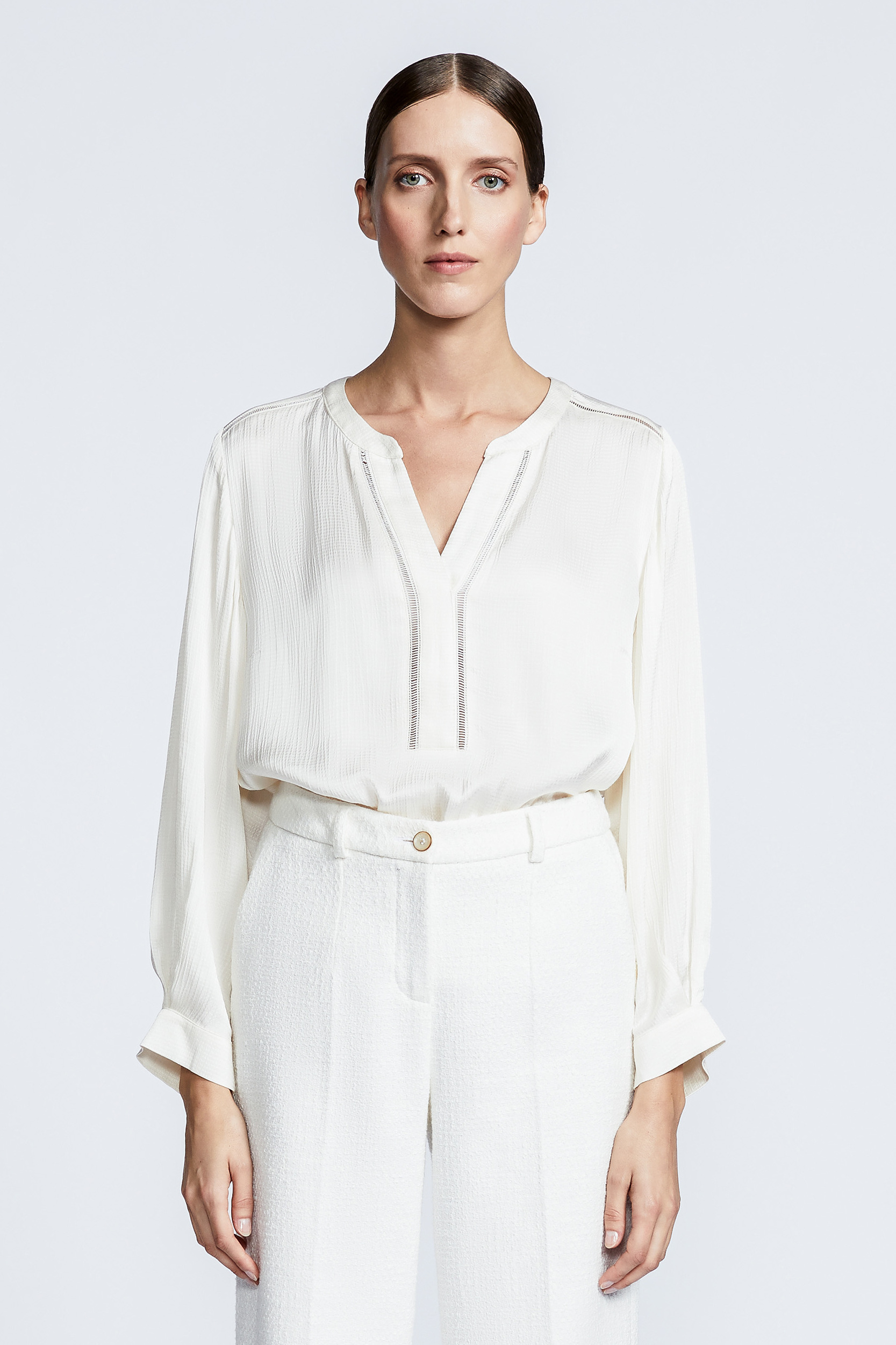 Summery blouse with V-neck