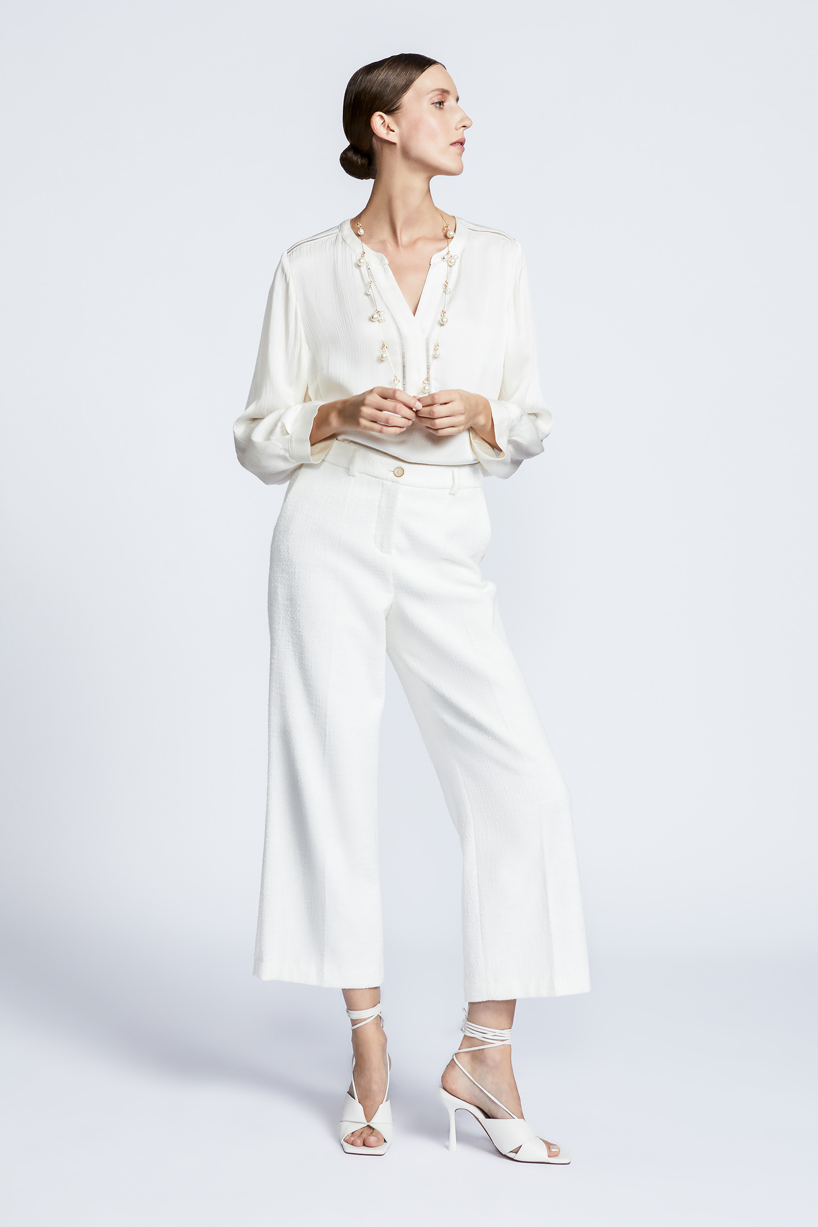 Summery blouse with V-neck