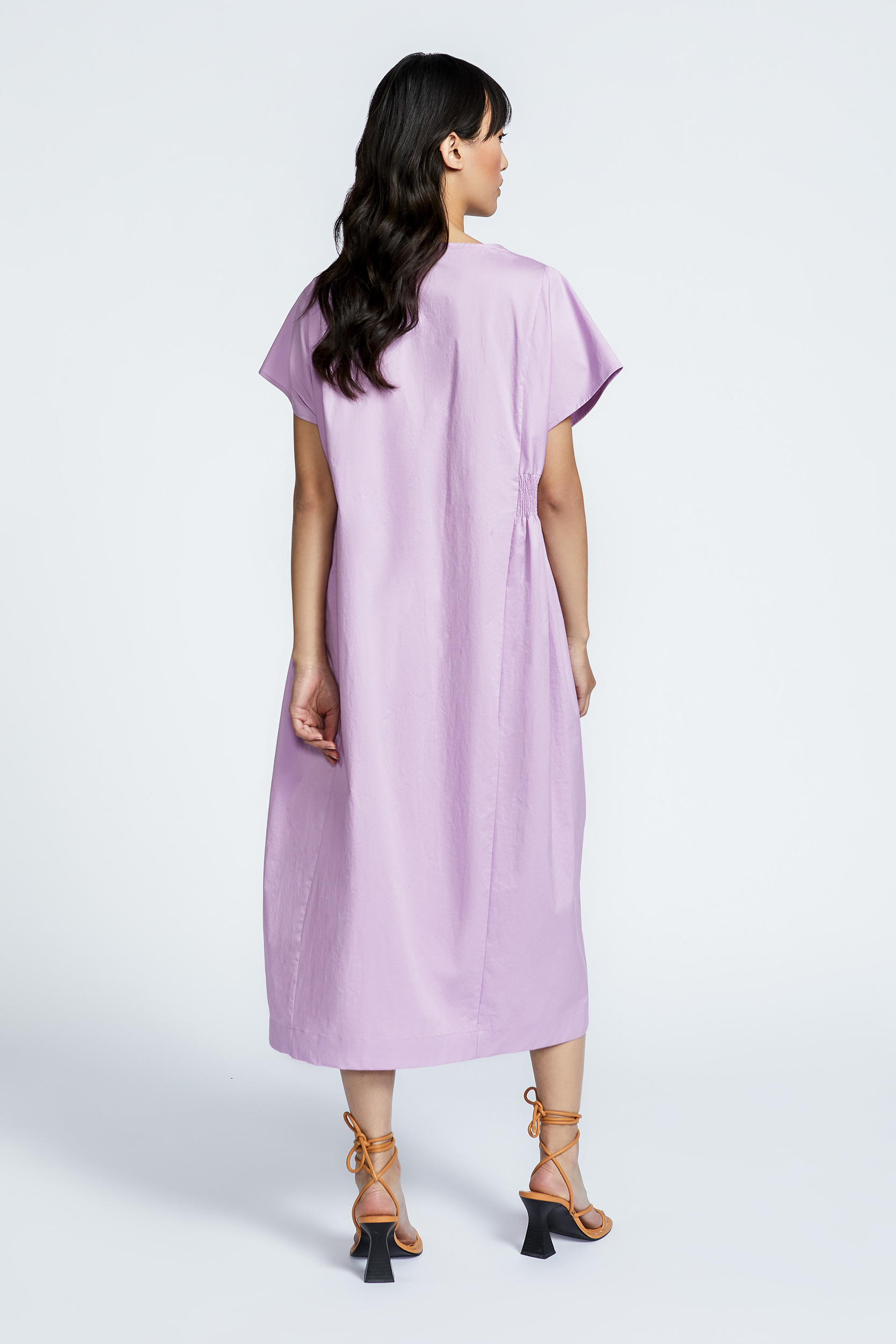 Midi dress with elastic