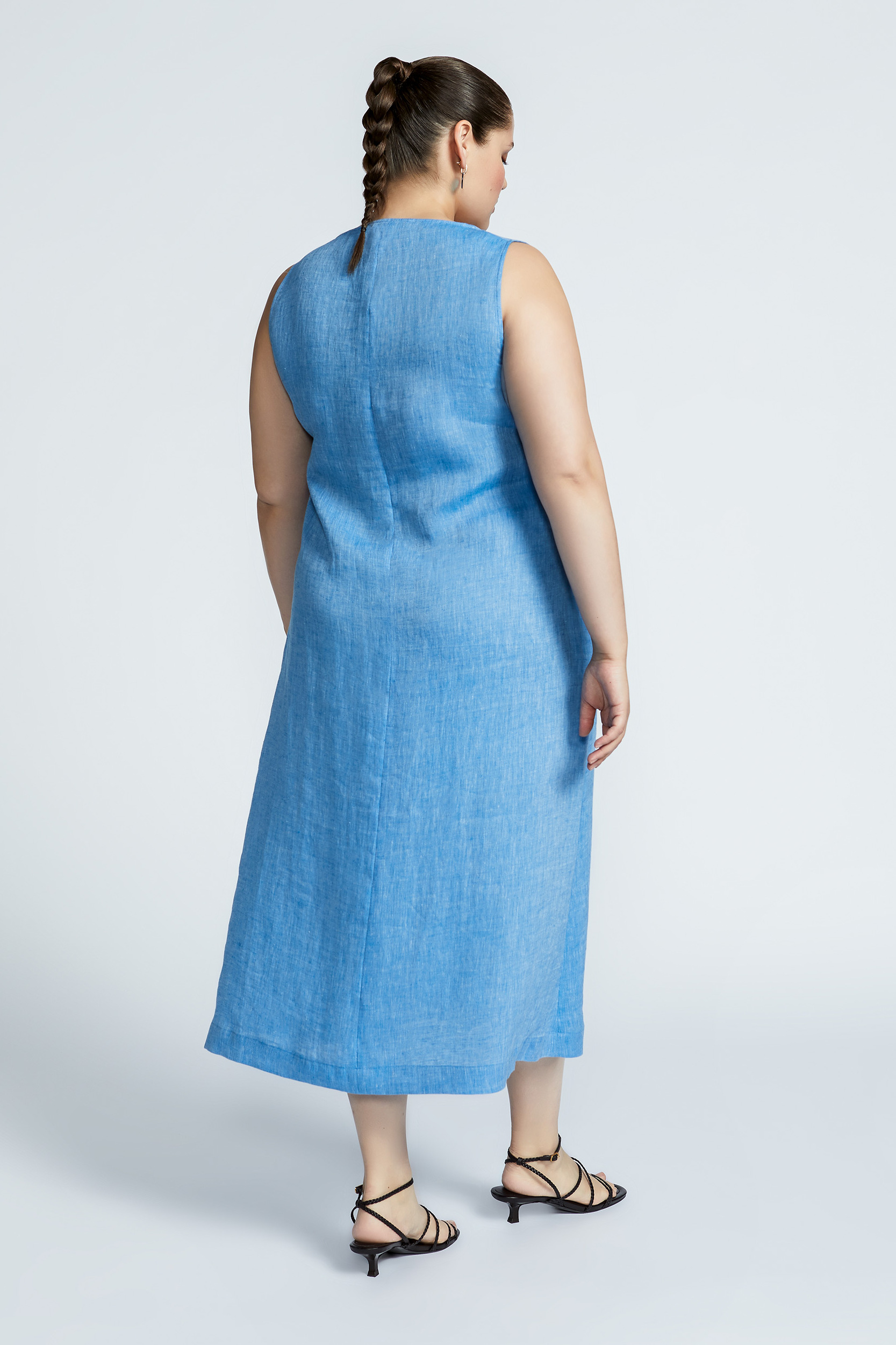 Sleeveless dress with A-line
