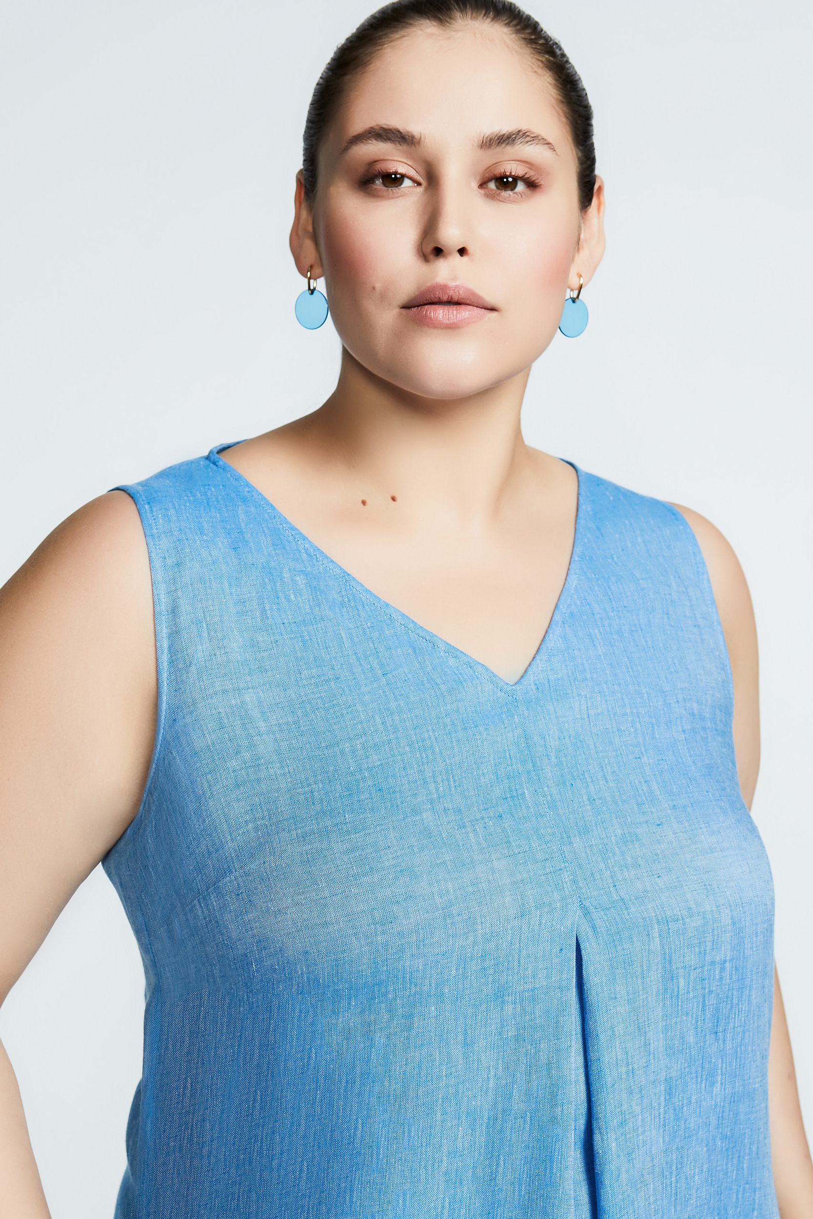 Sleeveless dress with A-line