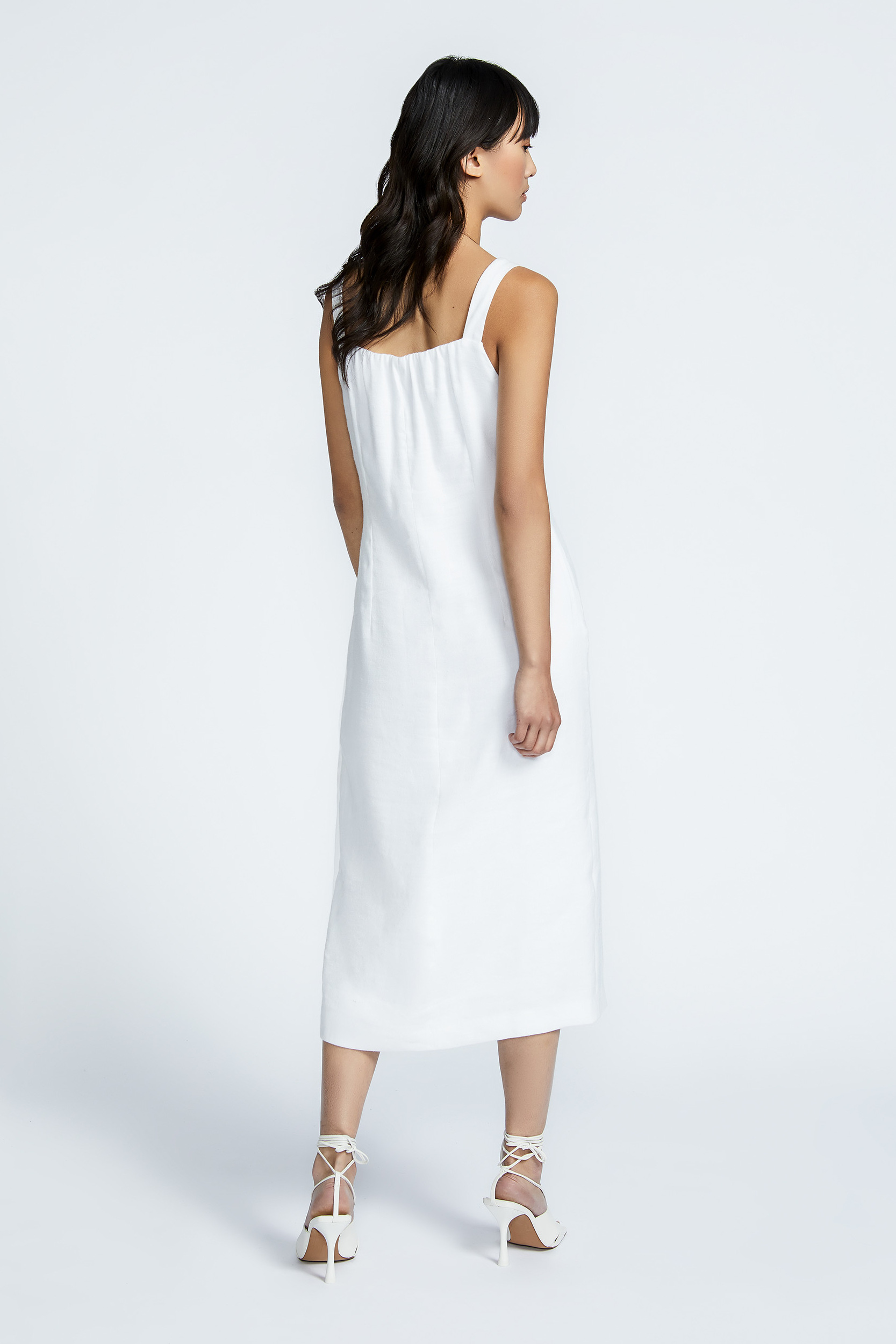 Sleeveless fitted dress