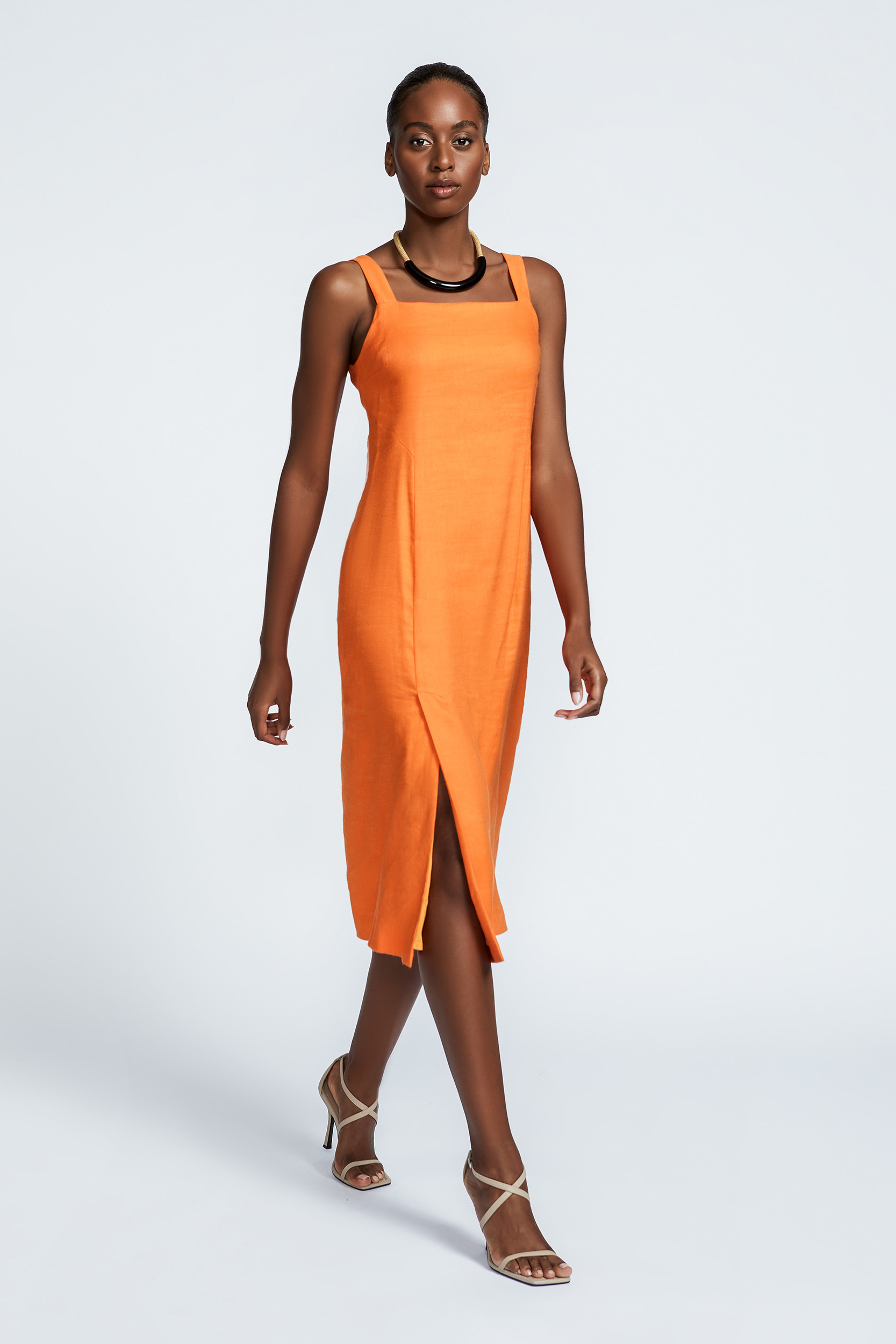 Sleeveless fitted dress