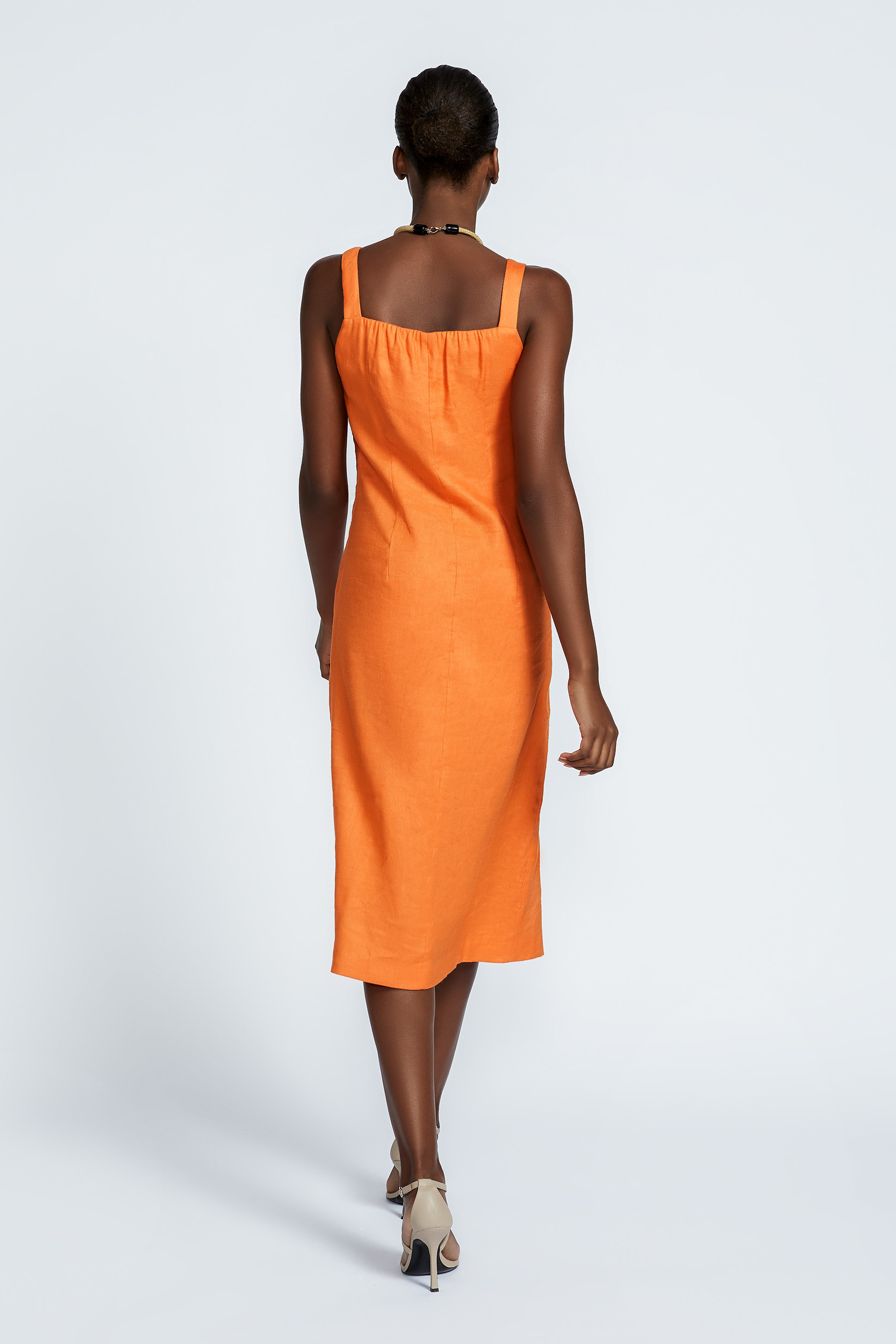 Sleeveless fitted dress