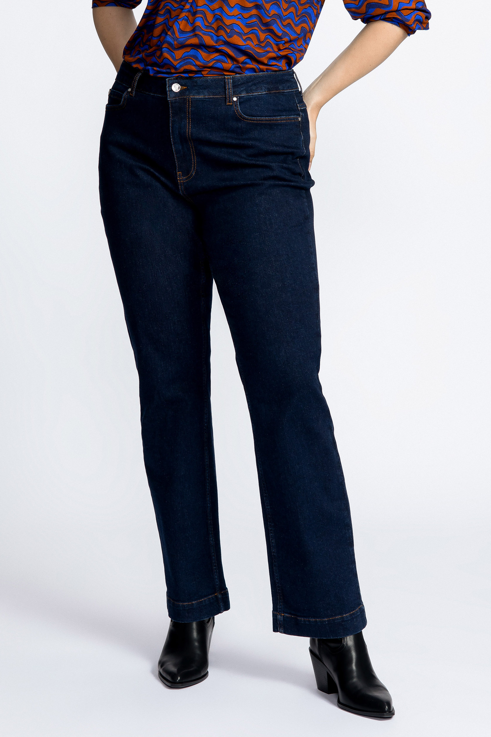 Straight-leg jeans