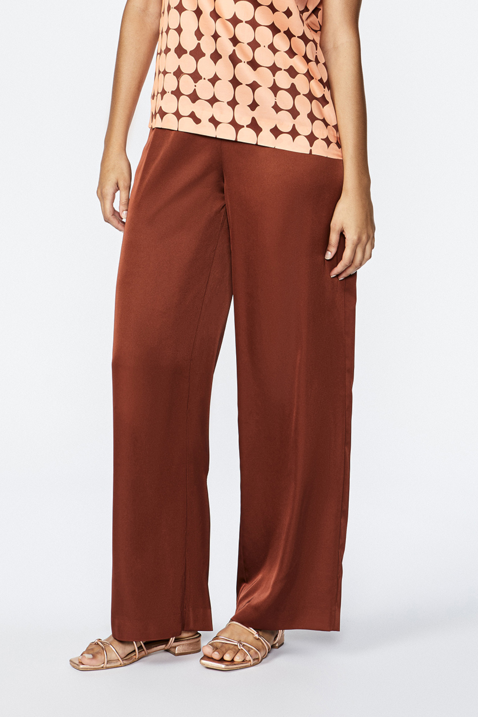 Wide trousers with satin look