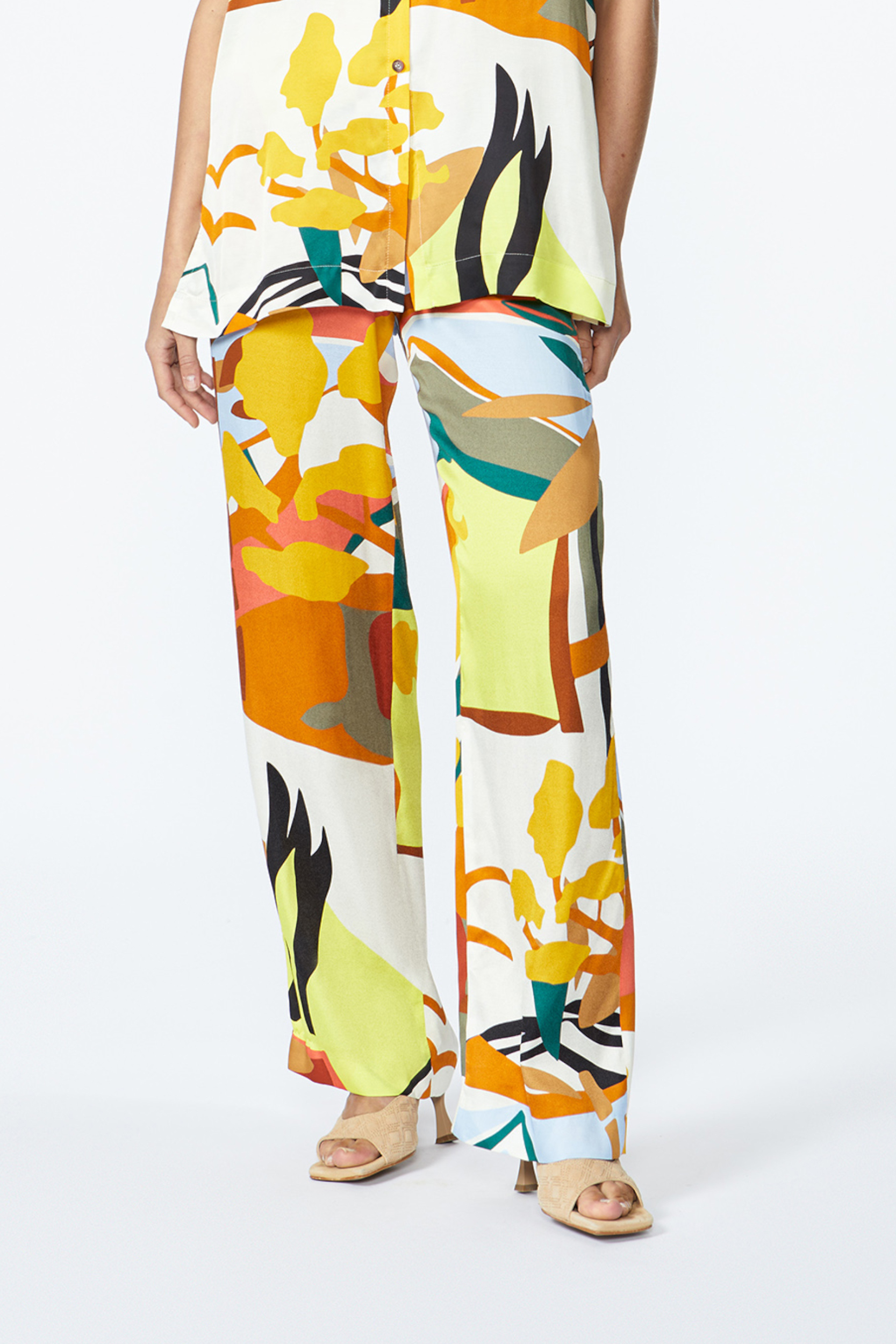 Wide trousers with landscape print