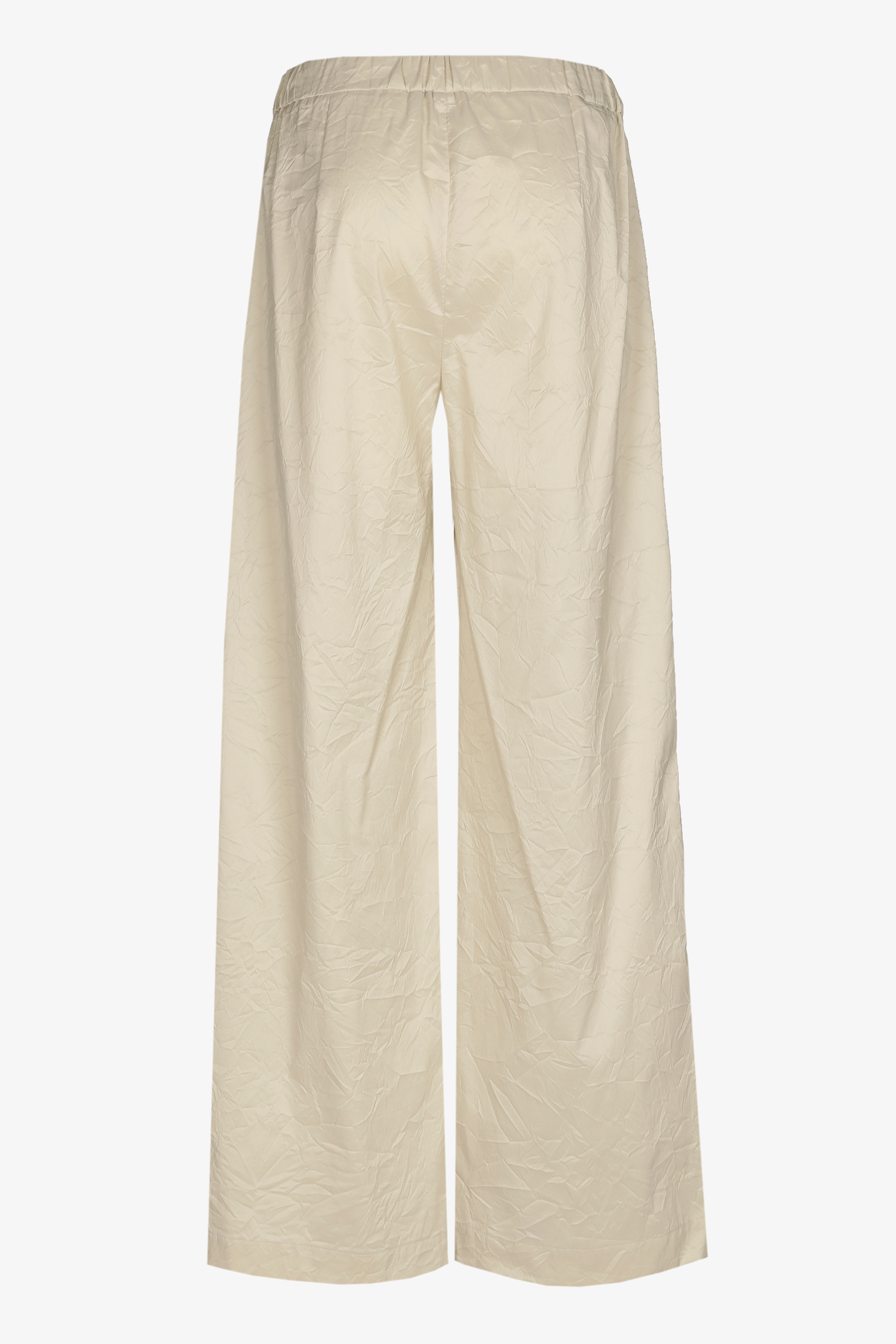Wrinkled trousers with wide legs