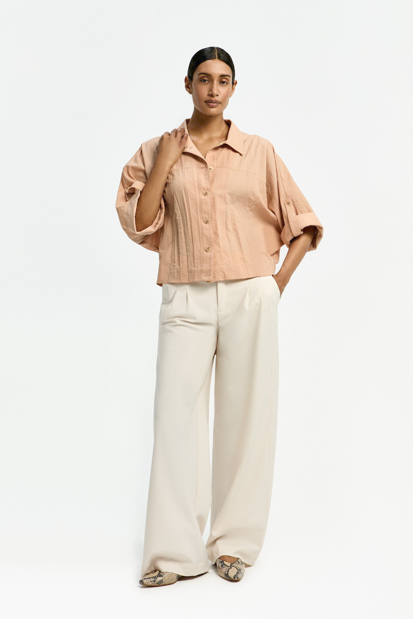 Elegant wide-leg trousers