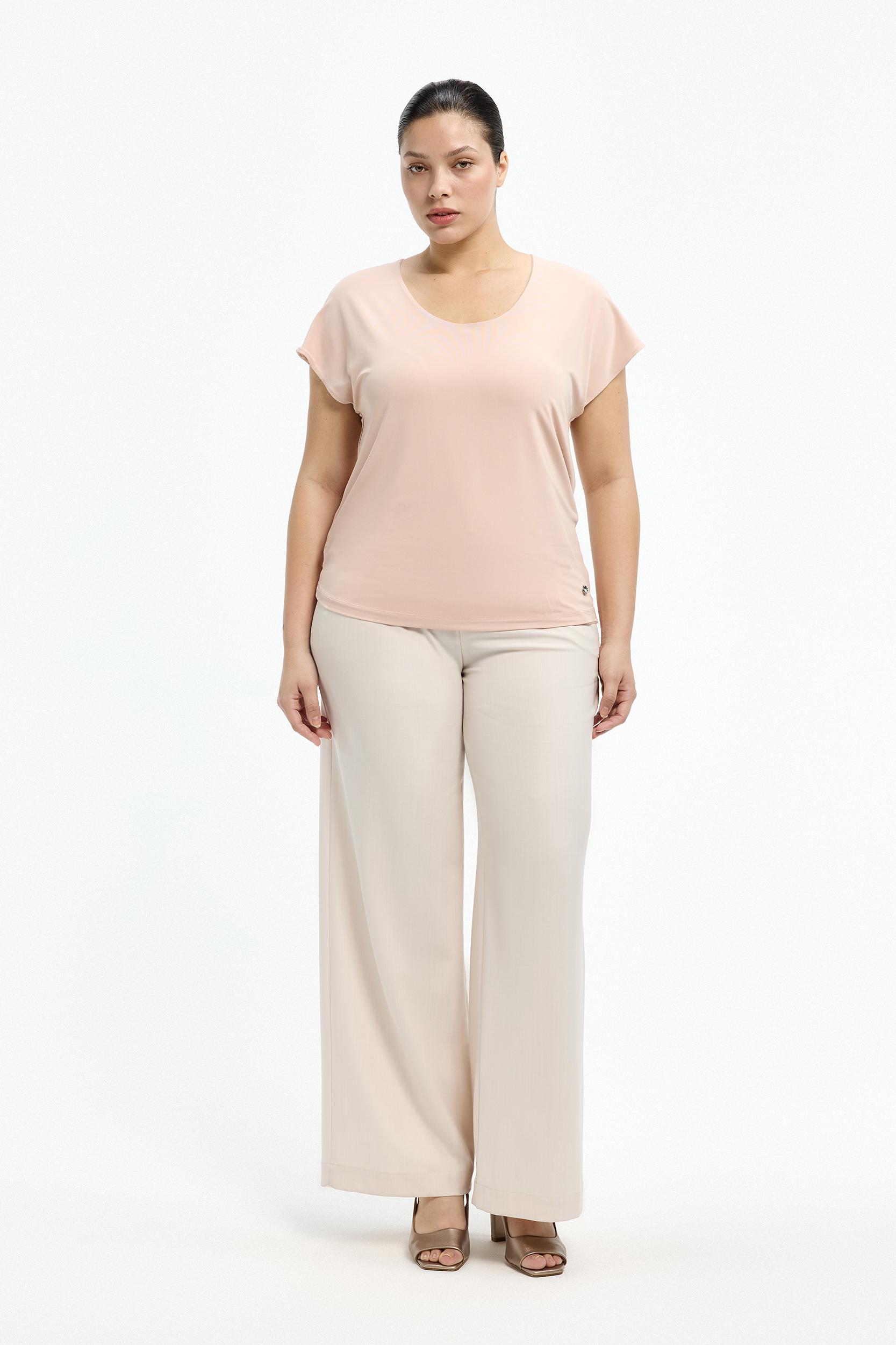 Elegant wide-leg trousers