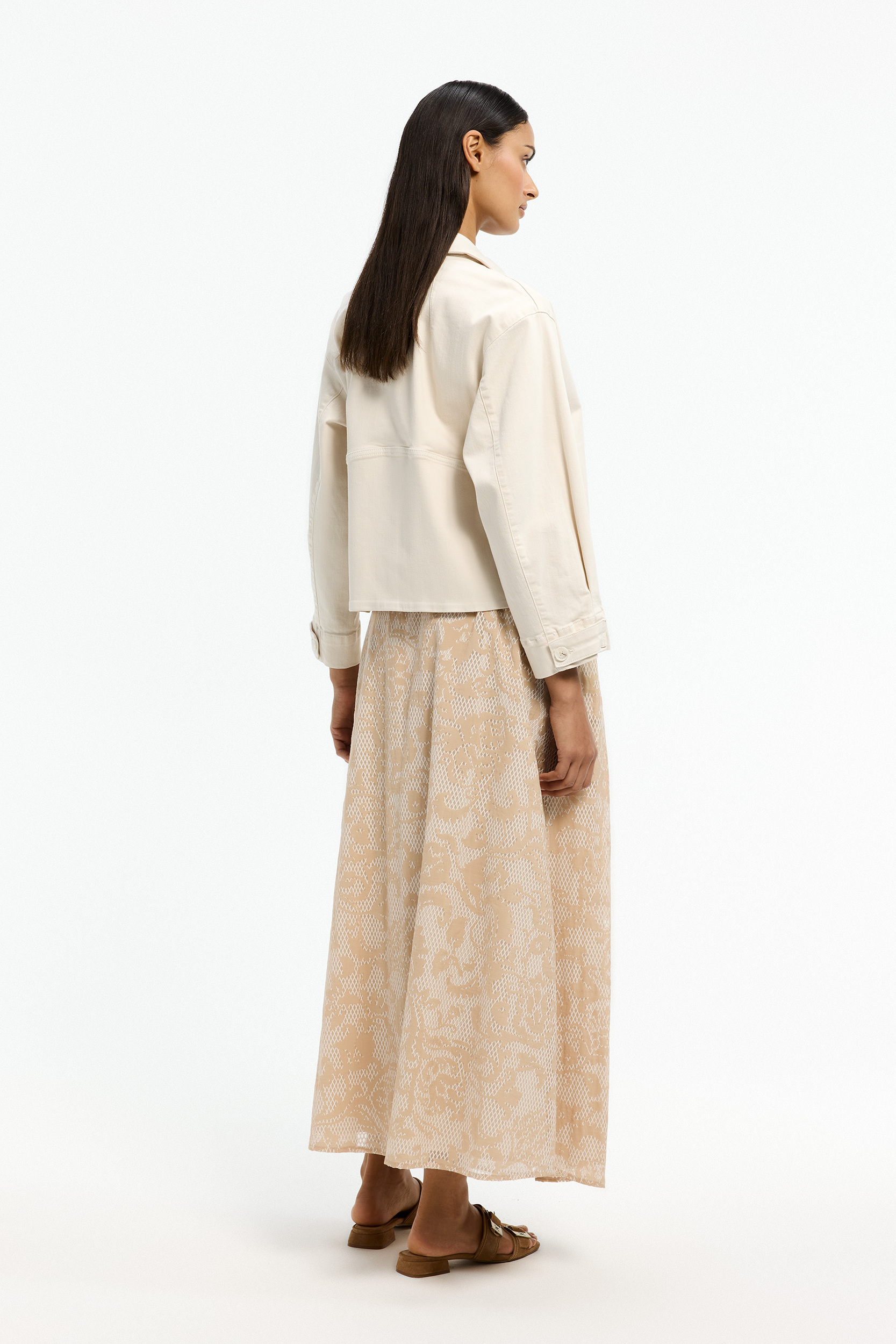 Veste contemporaine avec boutons