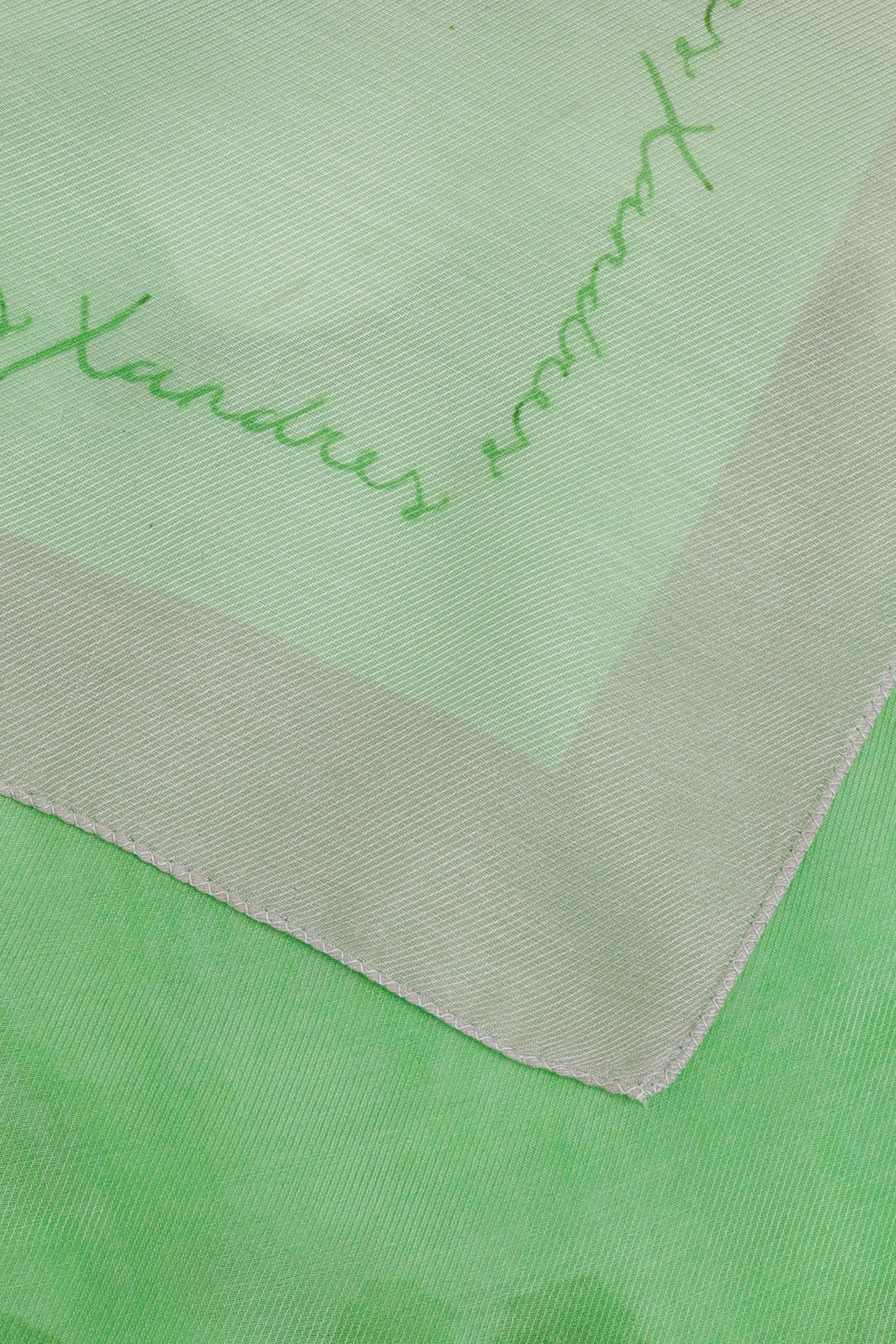 Foulard avec motif floral