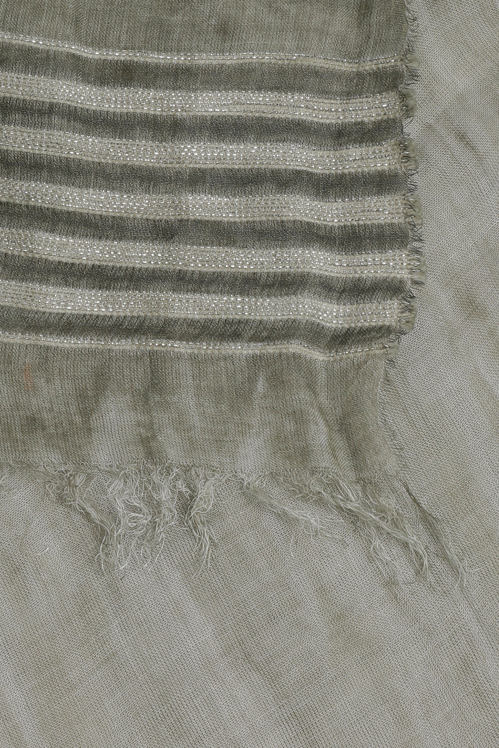 Kalt gefärbter Schal