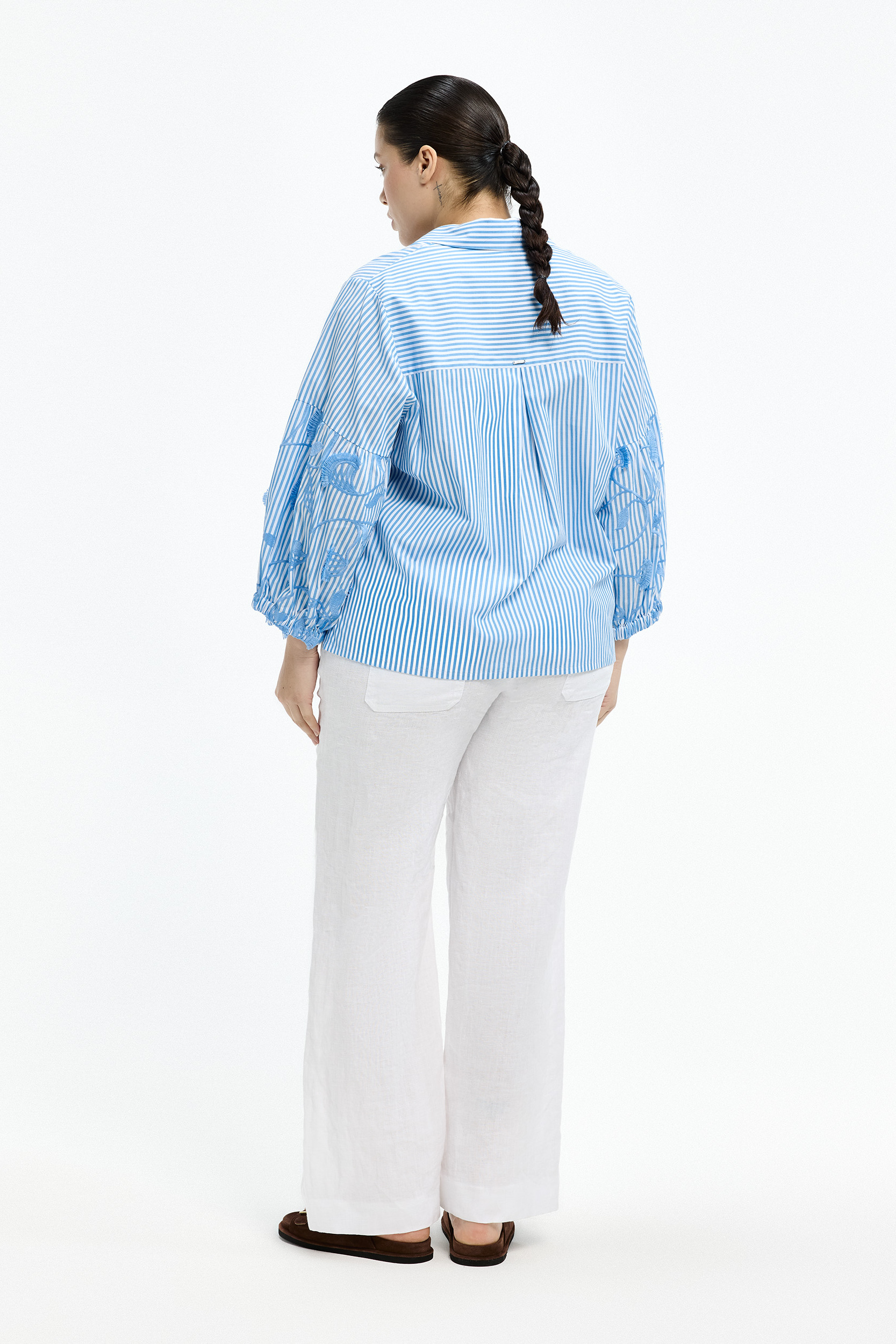 Blouse met broderie motief