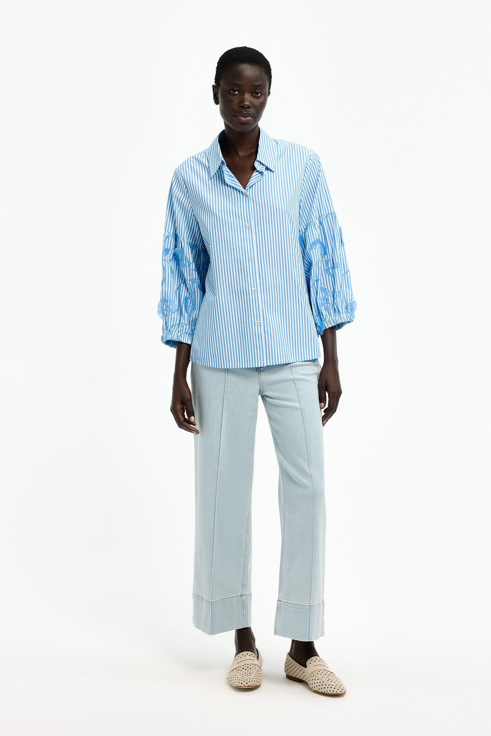 Blouse met broderie motief