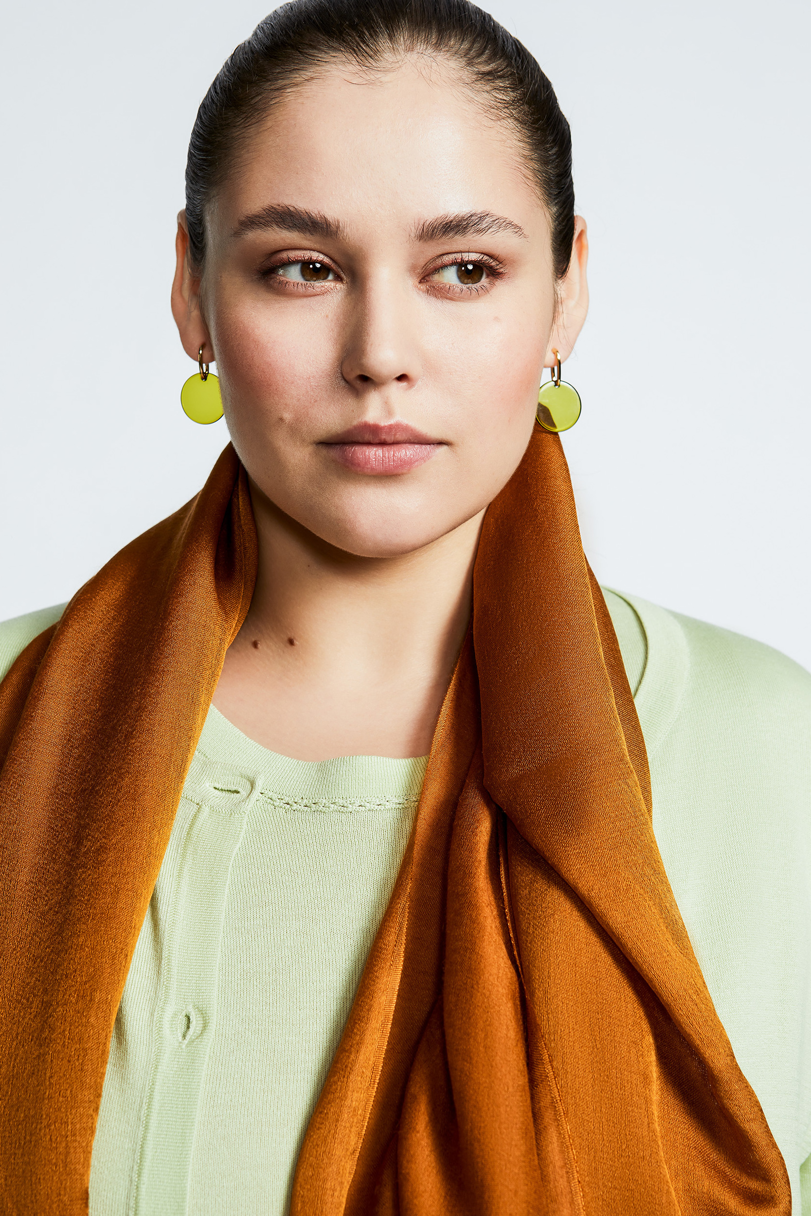 Round earrings