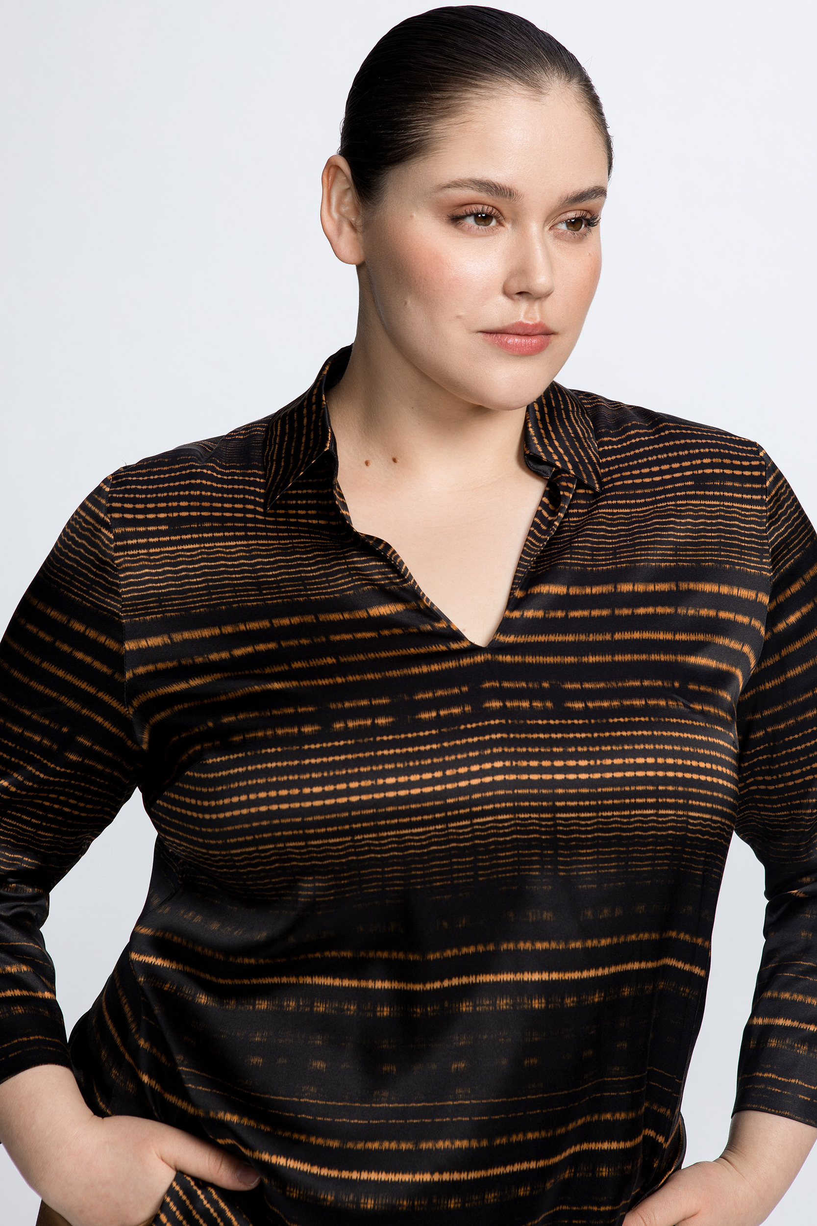 Blouse avec col de chemise en encolure en V