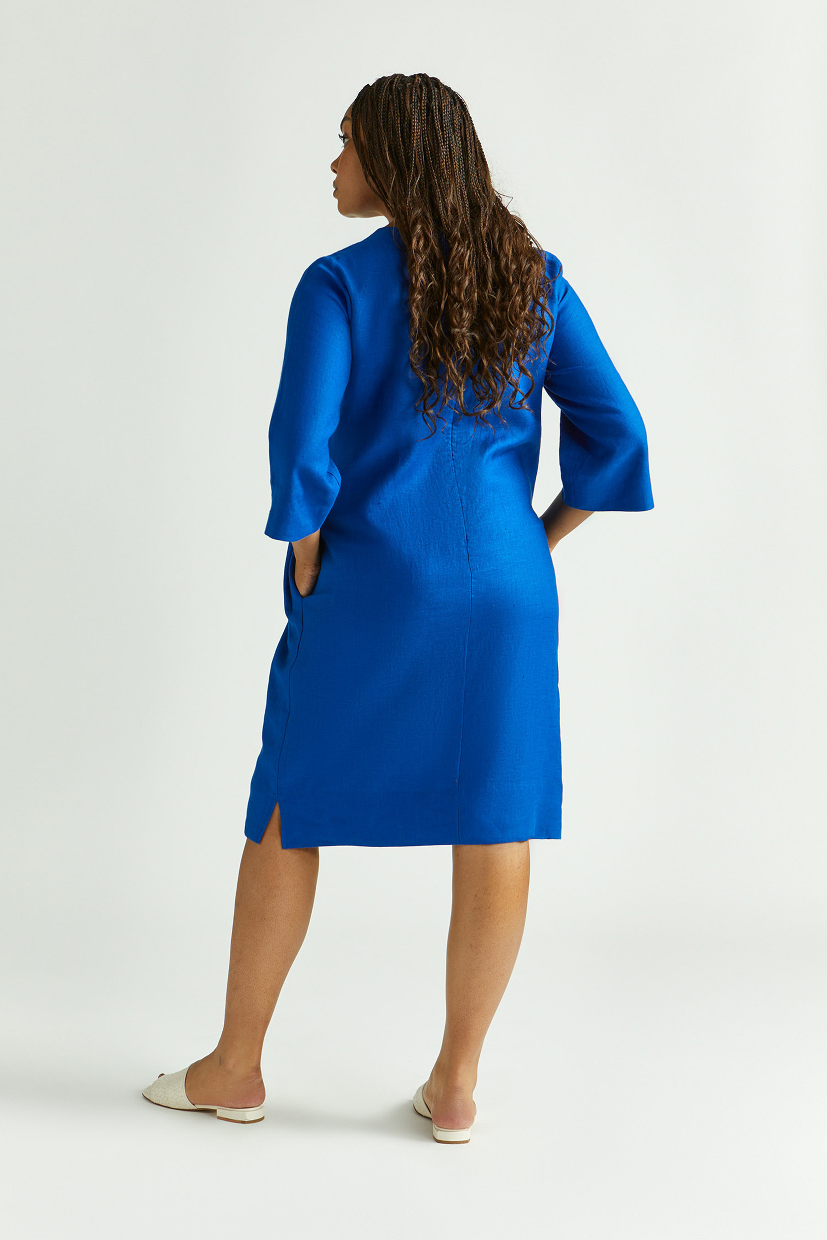 Robe en lin à encolure en V