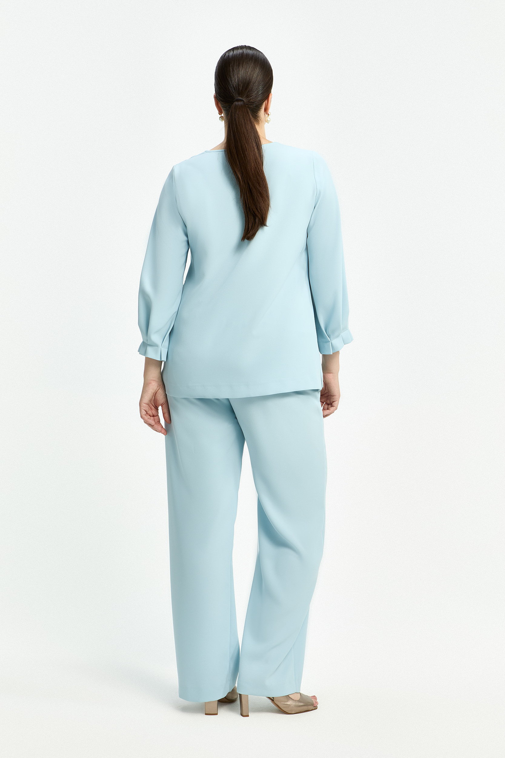 Blouse aux manches ornées d’un pli élégant