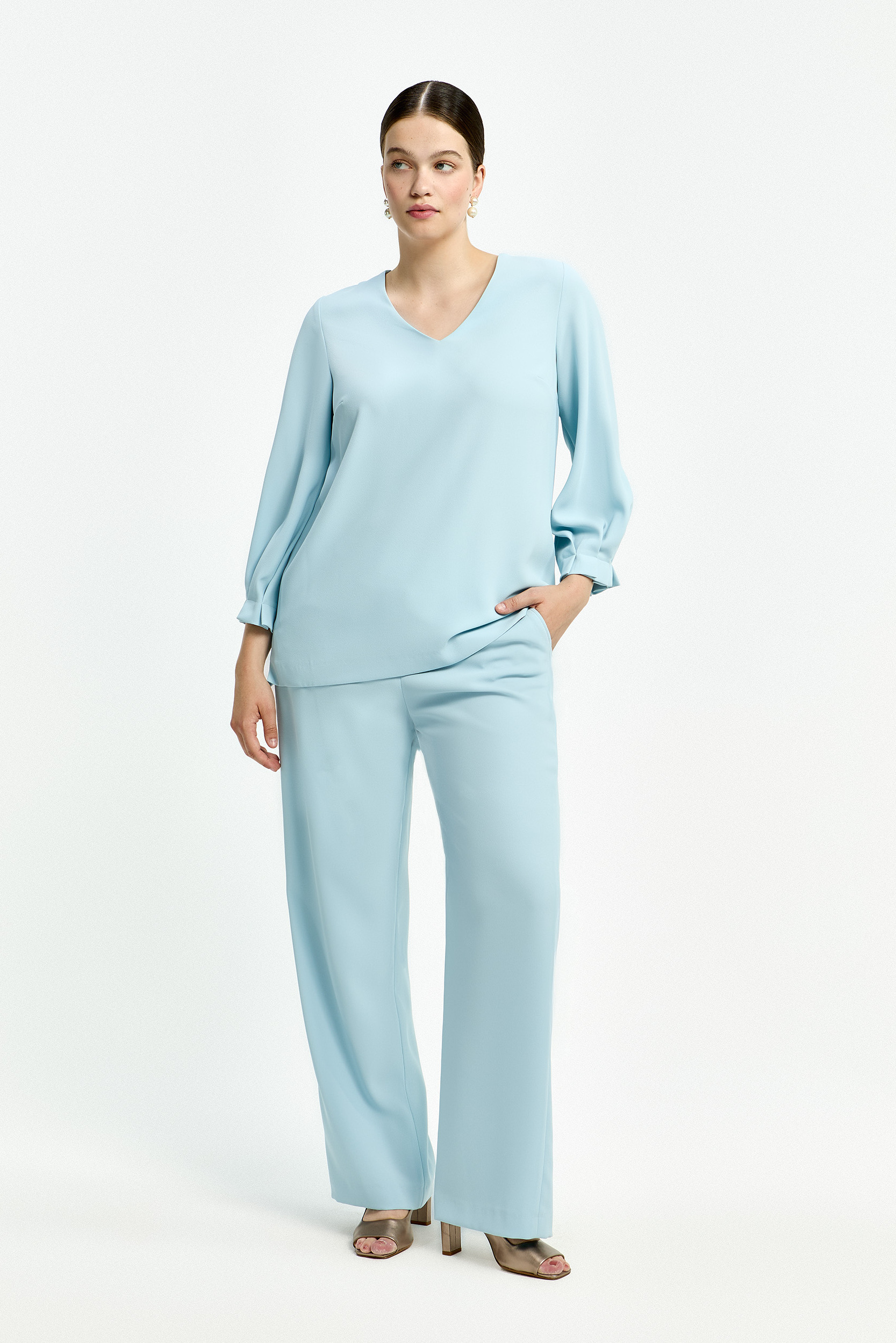 Blouse aux manches ornées d’un pli élégant