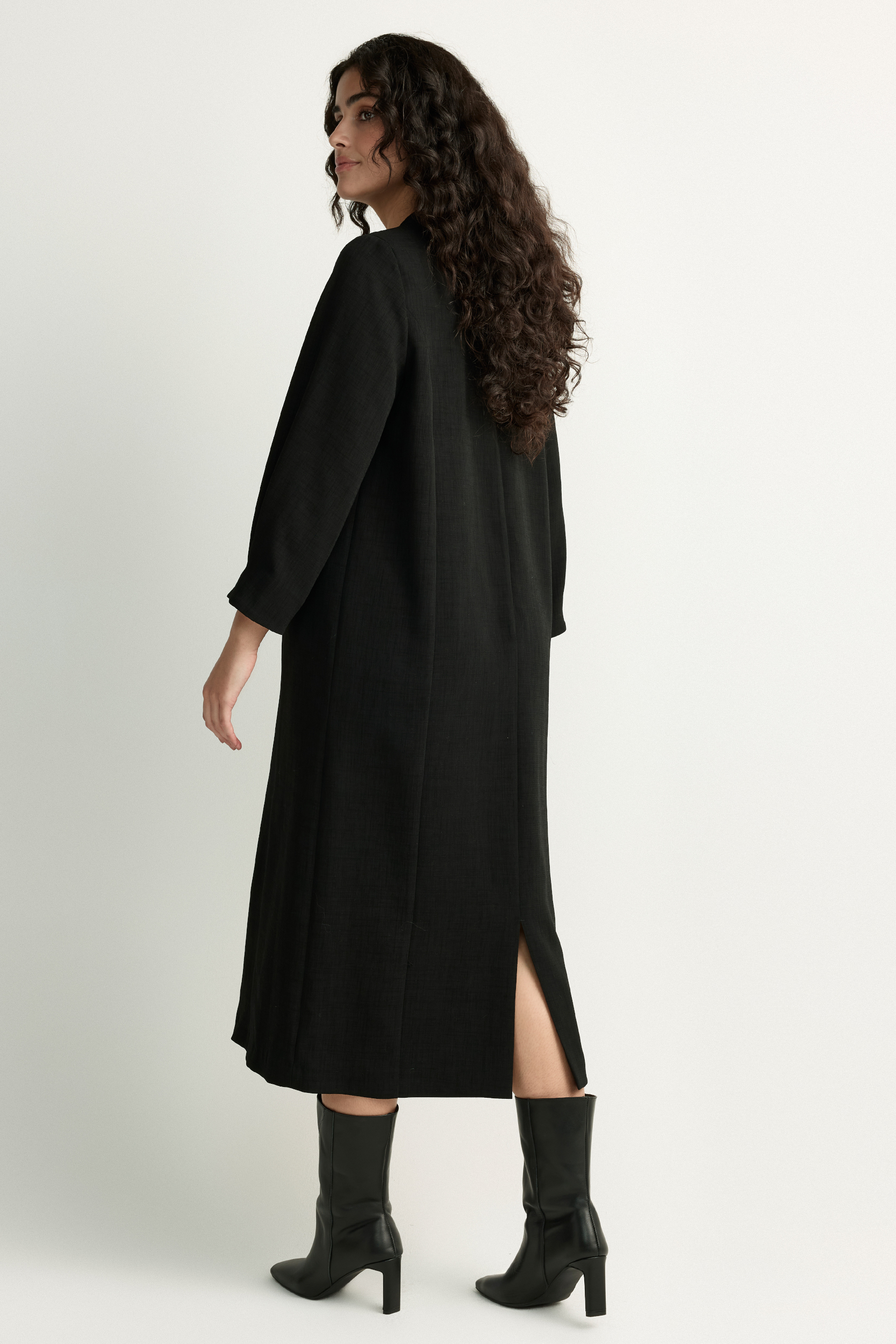 Long dress in crepe fabric