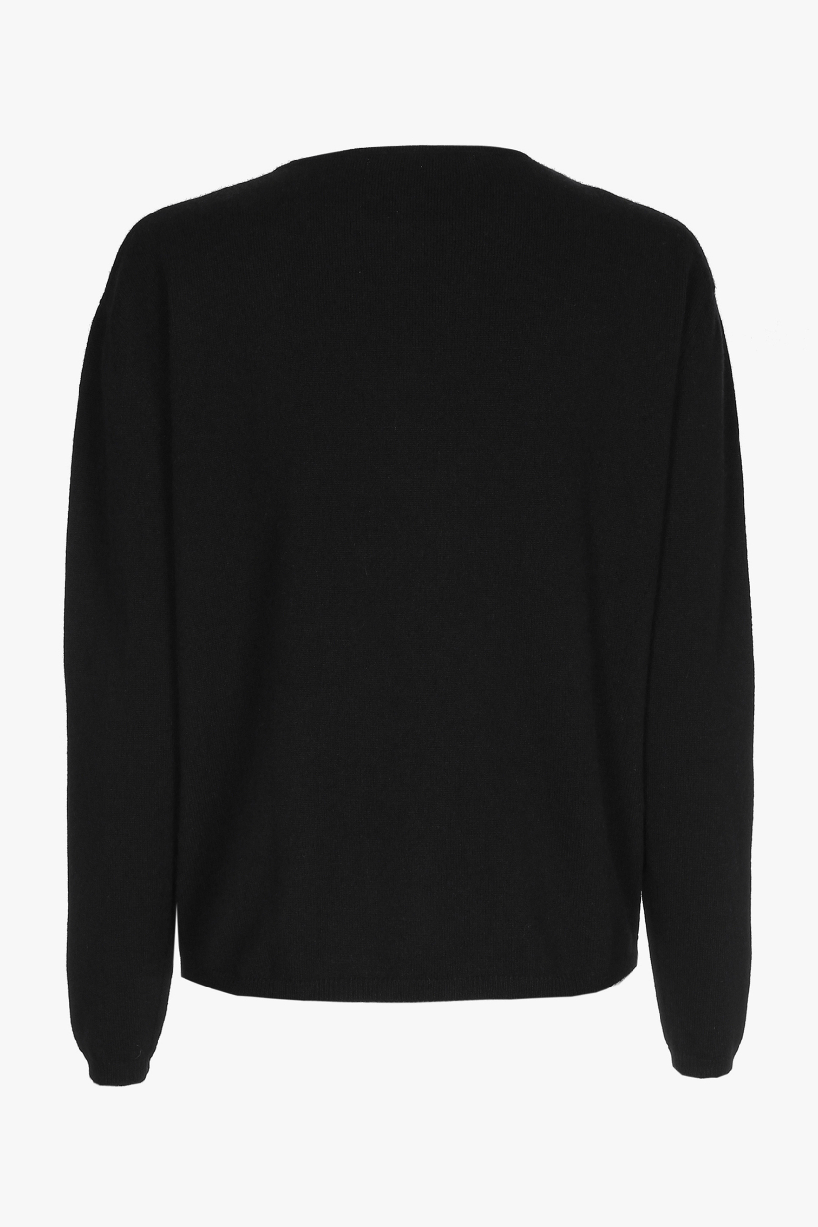 Black cashmere jumper with a round neck