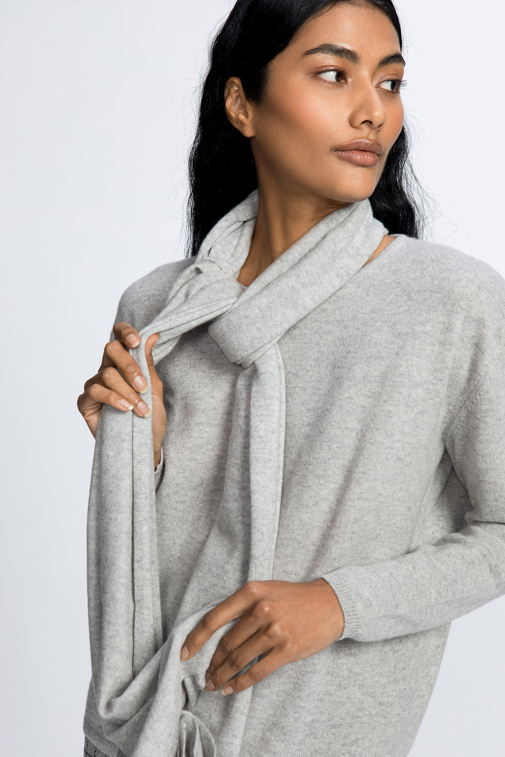 Grijze cashmere pull met ronde hals