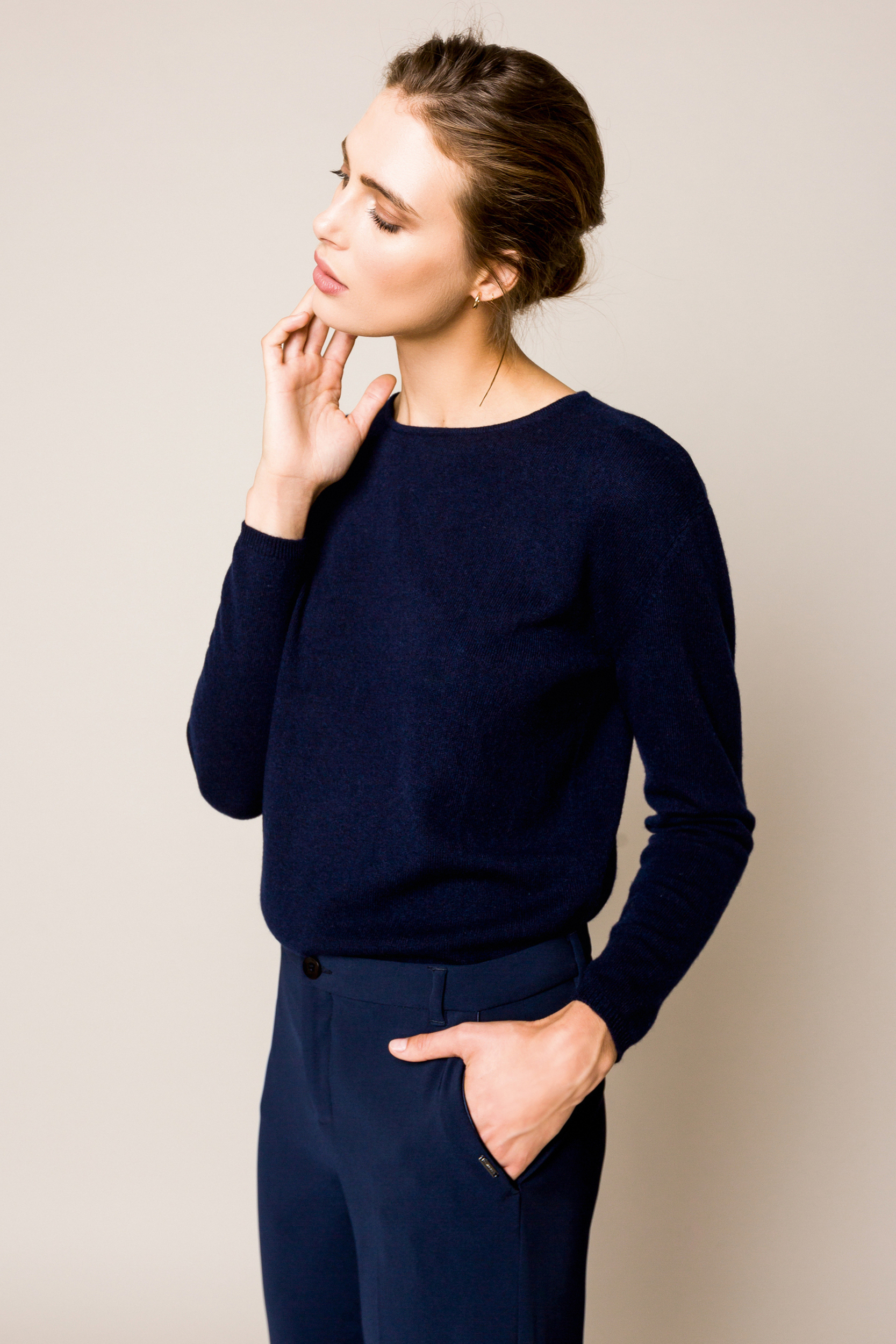 Navyblauwe cashmere pull met ronde hals