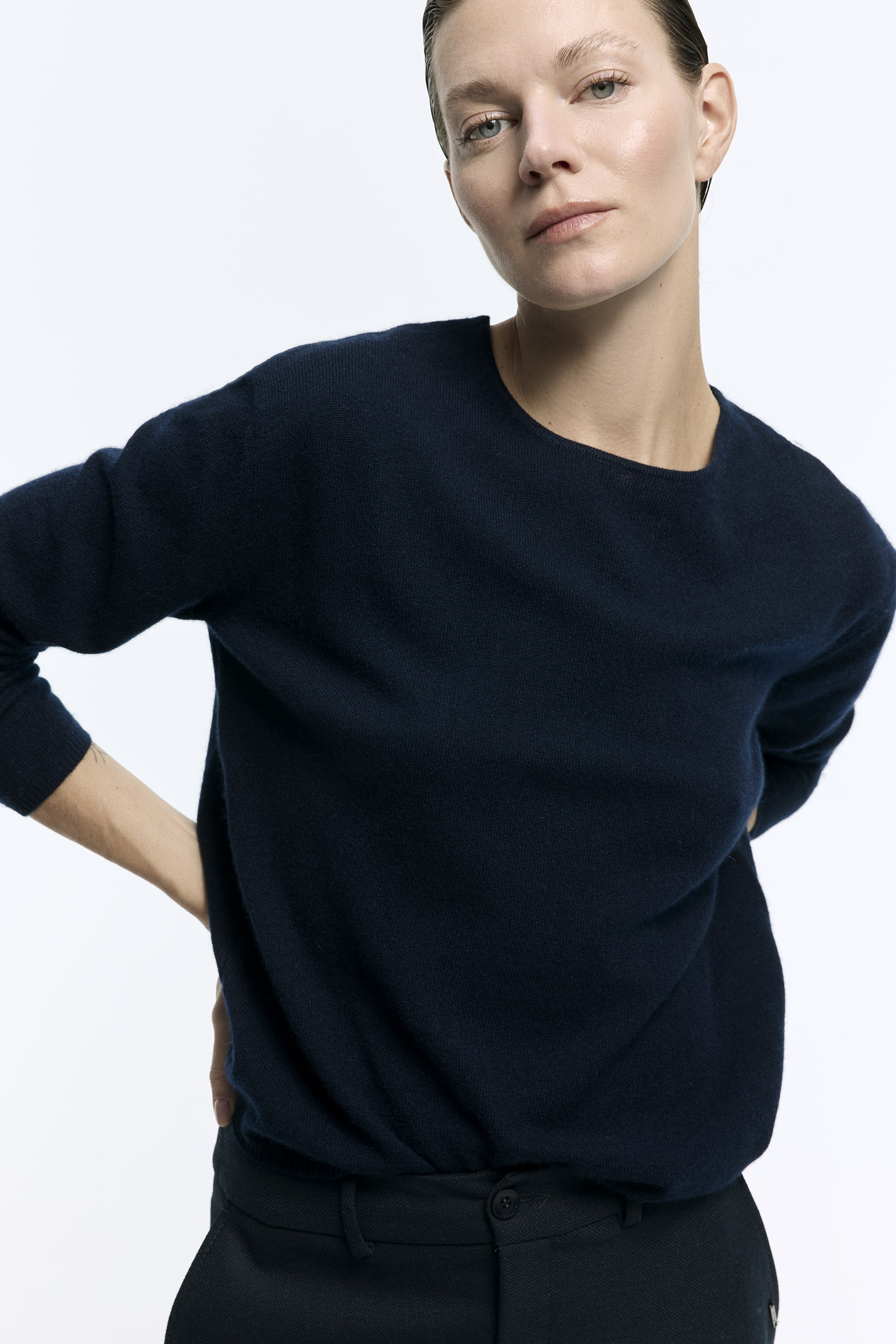 Pull en cachemire bleu marine à col rond