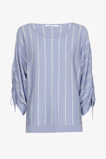 Feminine pullover with stripes