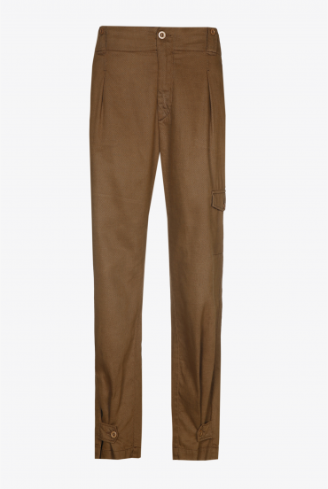 Light brown trousers with a side pocket