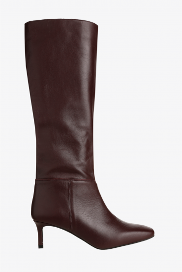 Long boots with fine heel