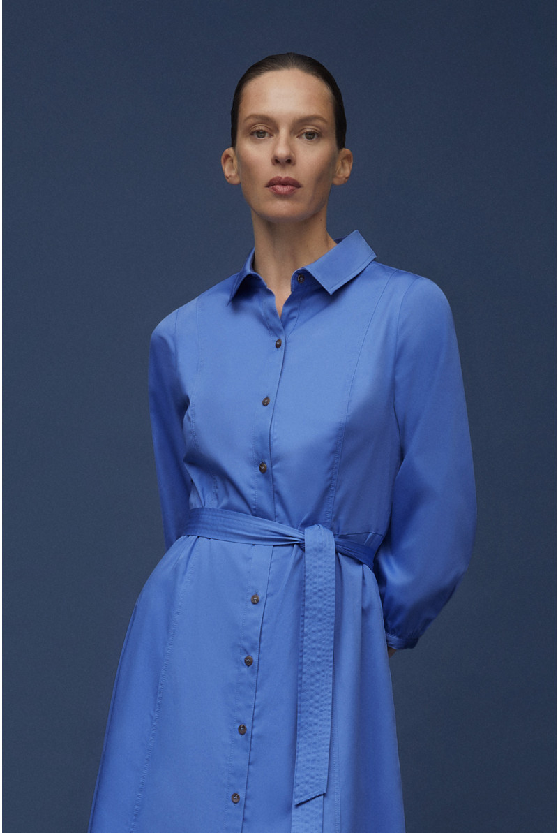 Longue robe-chemise bleue