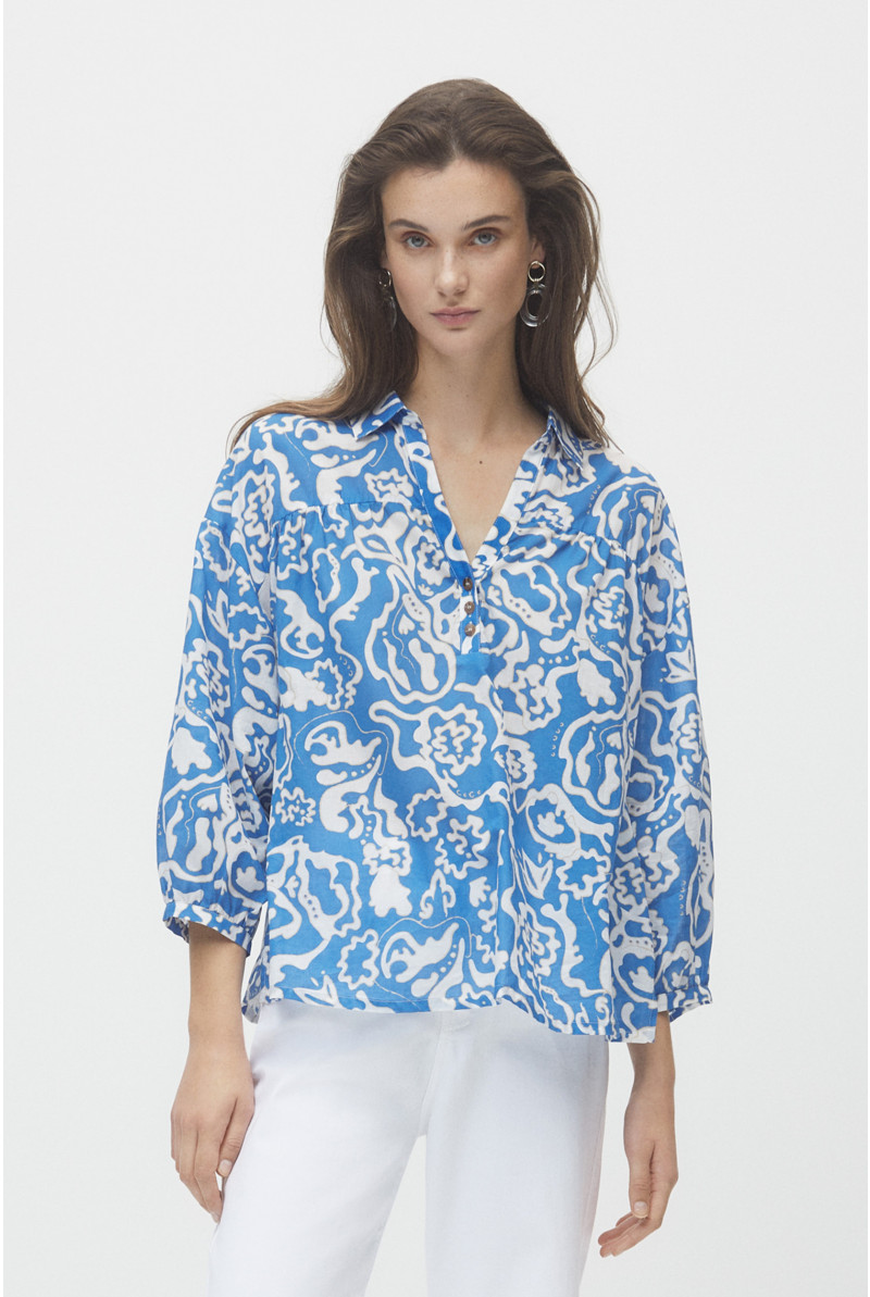 Blauwe blouse met print