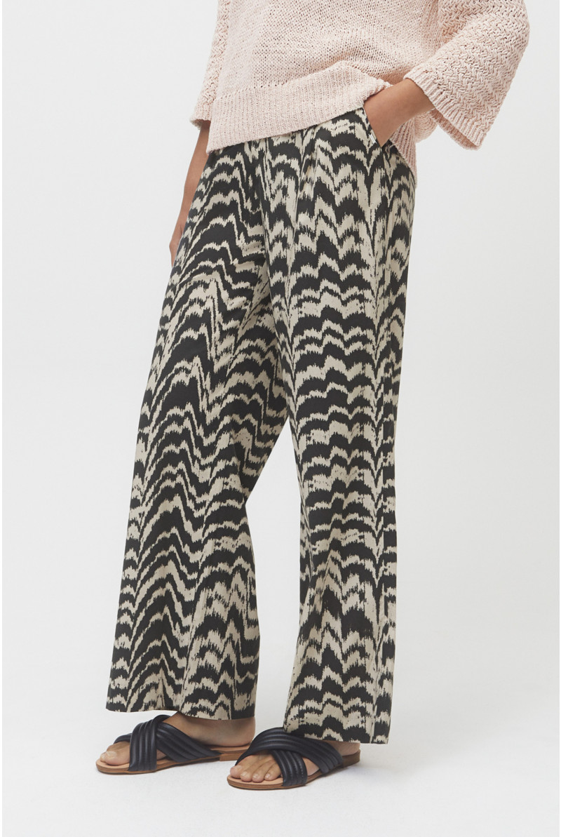 Summer trousers with black print