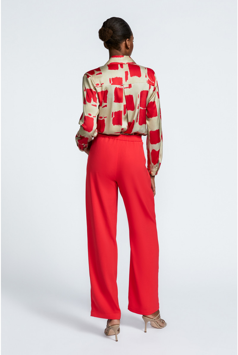Trousers with elastic