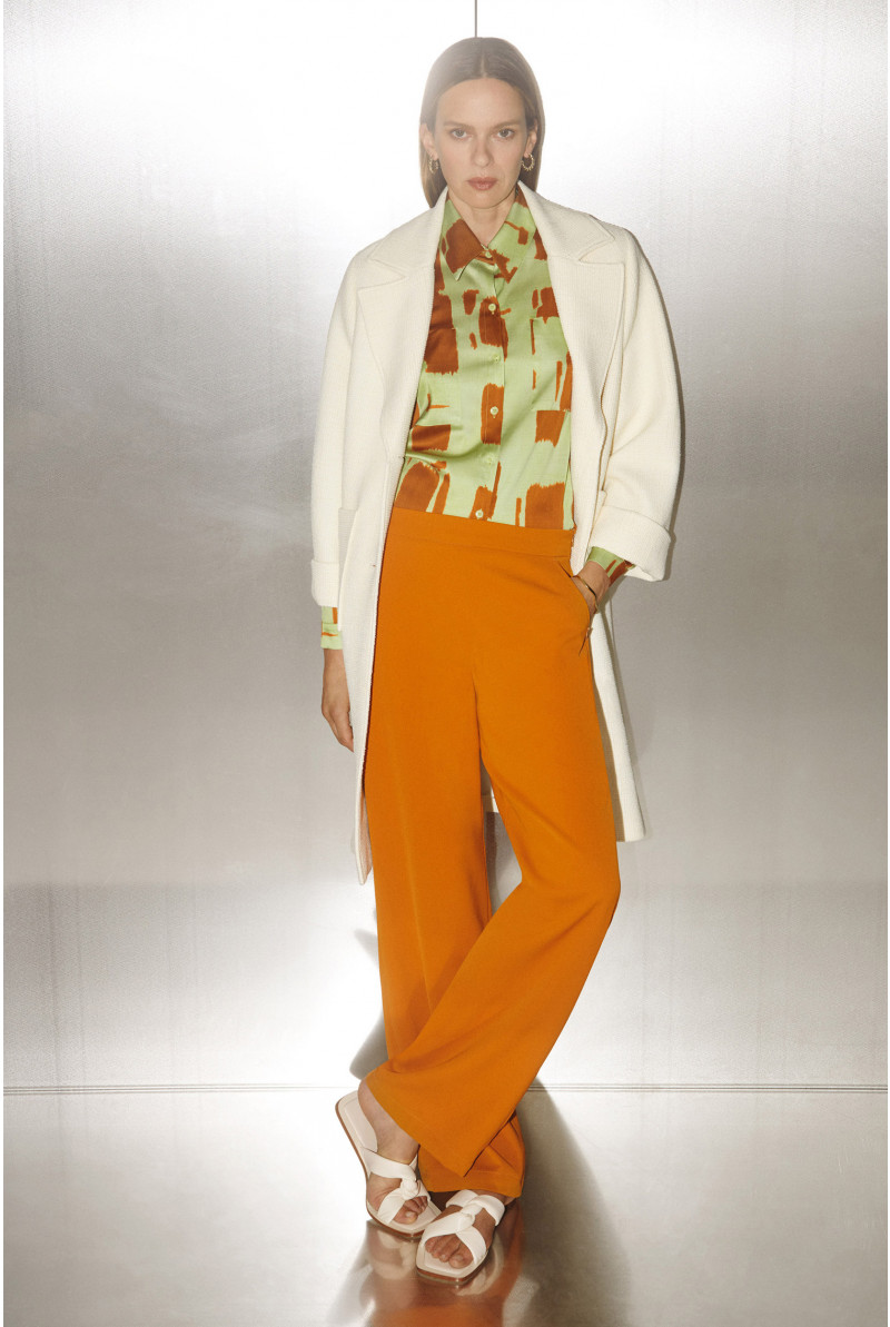 Trousers with elastic