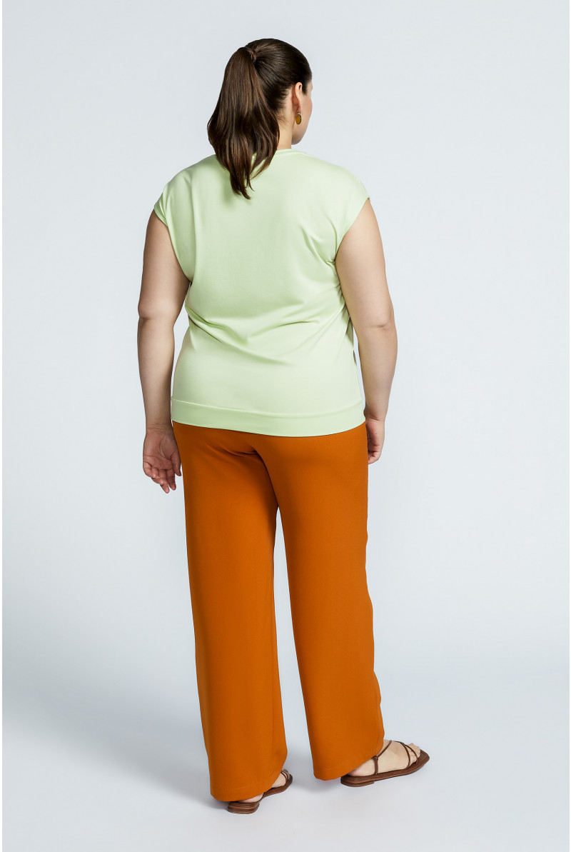 Trousers with elastic