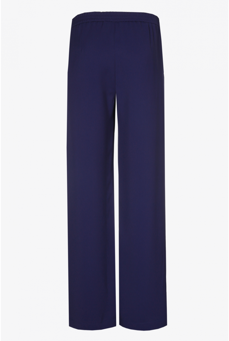 Trousers with elastic
