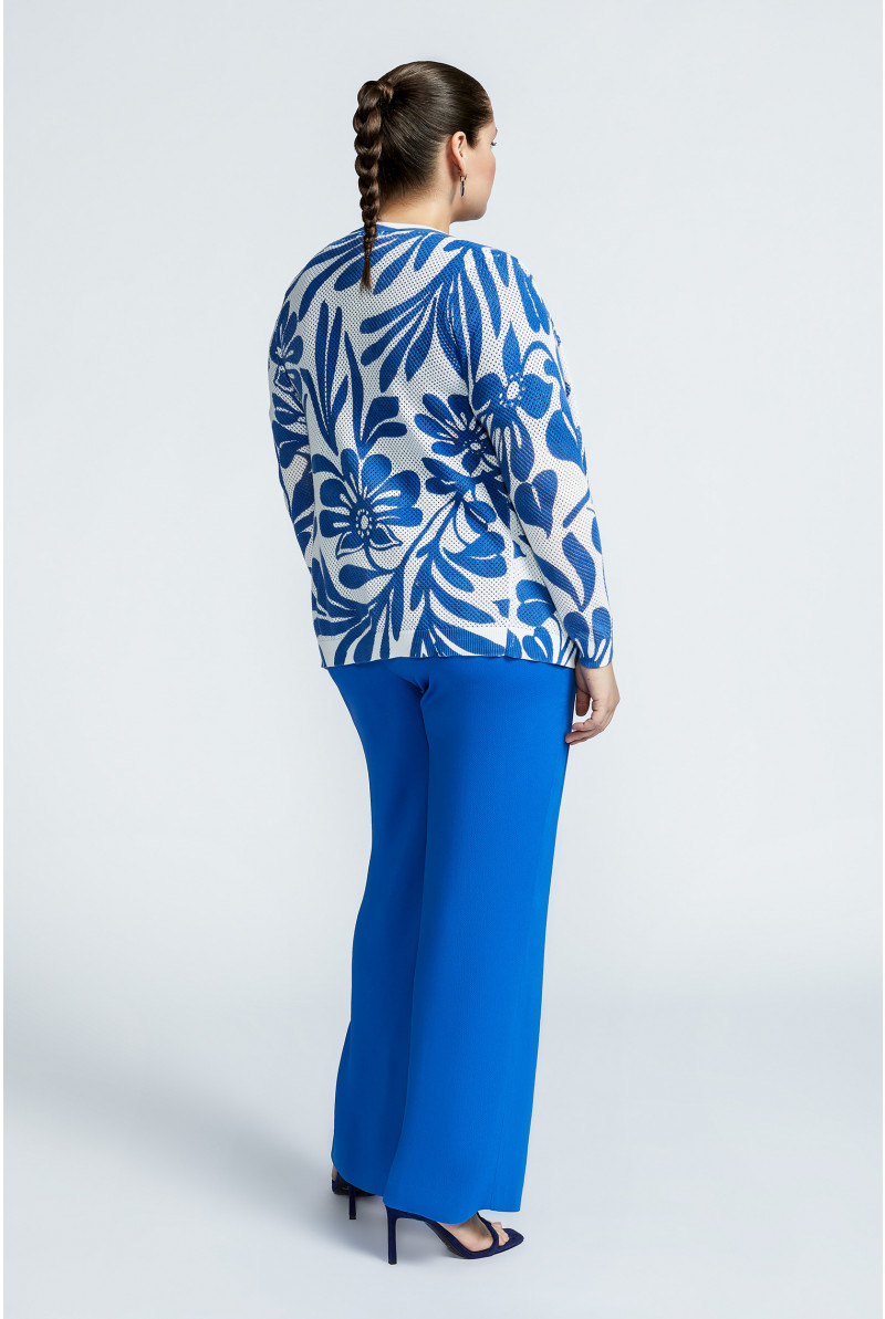 Trousers with wide legs