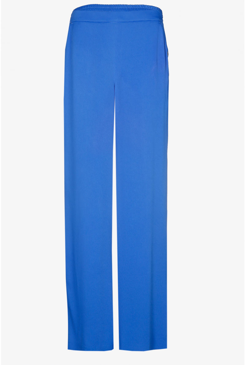 Trousers with wide legs