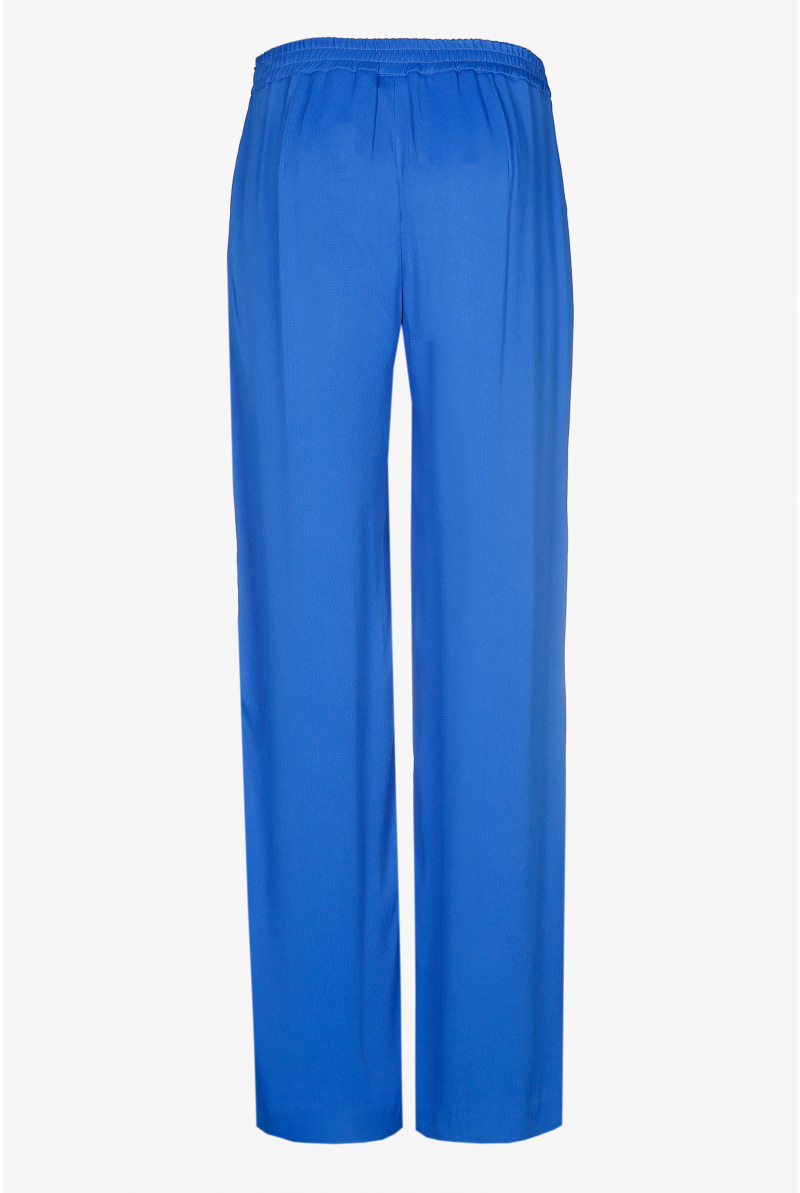 Trousers with wide legs
