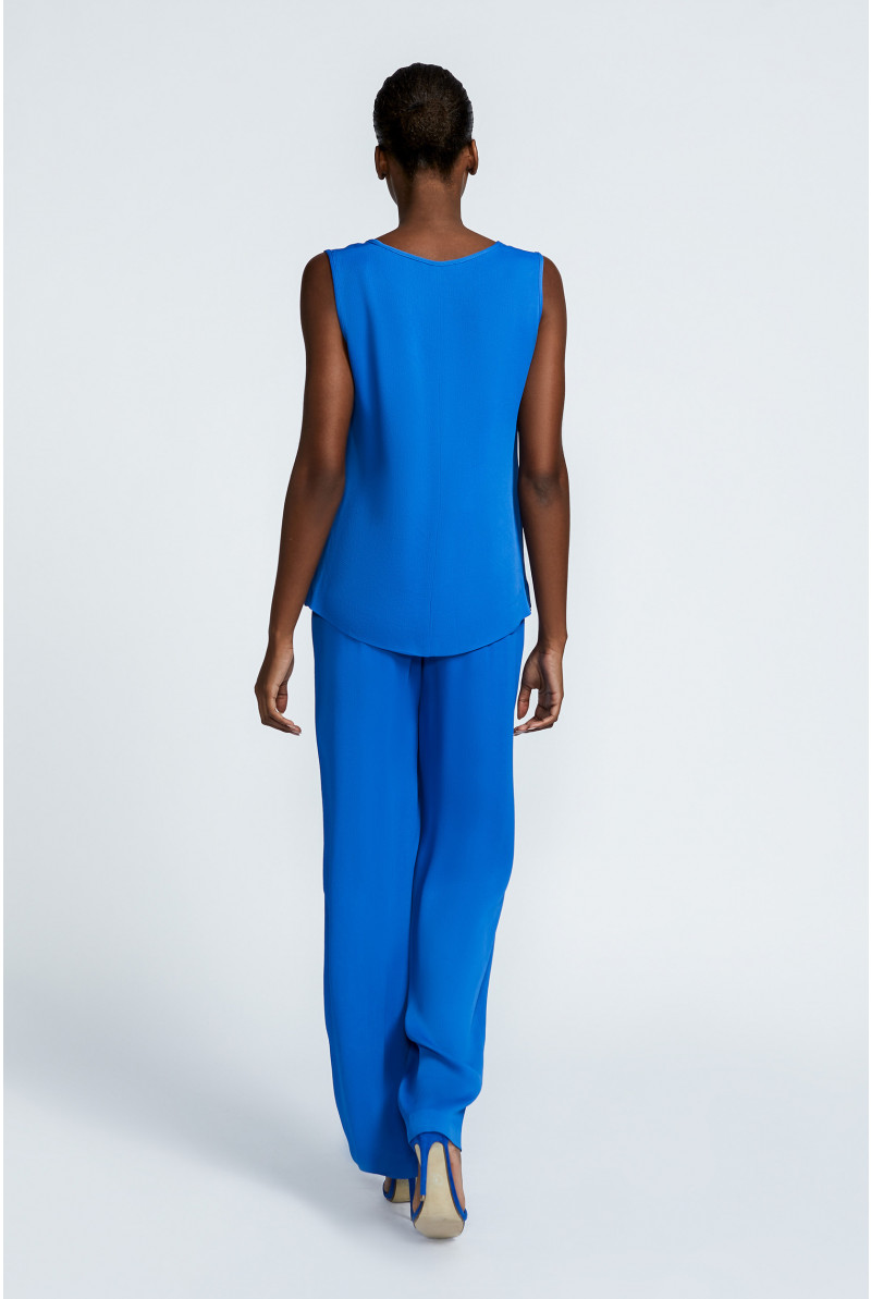 Trousers with wide legs