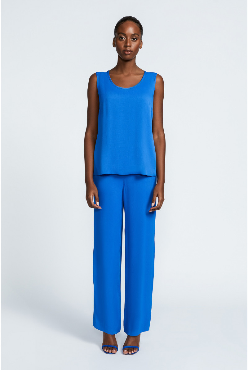 Trousers with wide legs