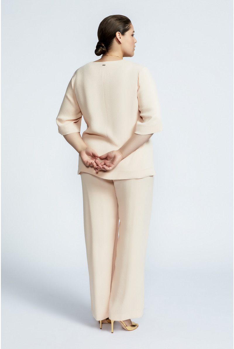 Trousers with wide legs